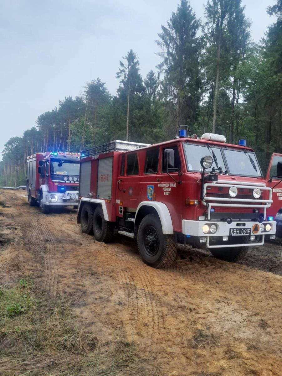 Zdjęcie w galerii na portalu naszraciborz.pl: Raport 998. Pożar maszyny leśnej w Zwonowicach wiadomości z regionu