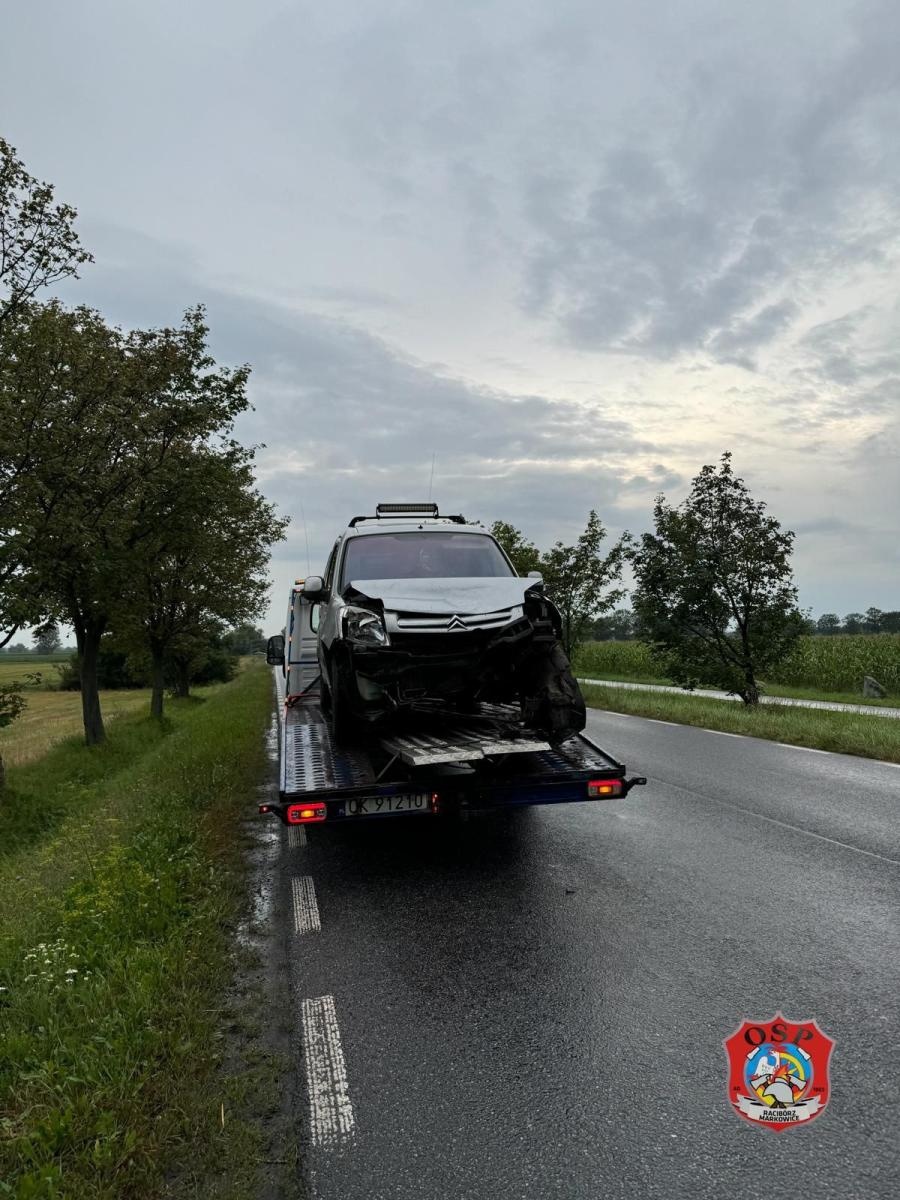 Zdjęcie w galerii na portalu naszraciborz.pl: Citroen, ford i volkswagen zderzyły się na Gliwickiej. Kierująca passatem trafiła do szpitala [FOTO] wiadomości z regionu
