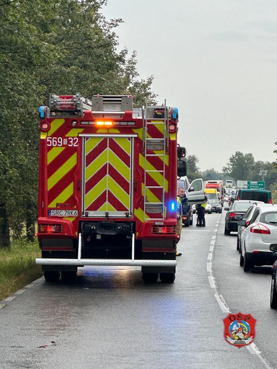 Zdjęcie w galerii na portalu naszraciborz.pl: Citroen, ford i volkswagen zderzyły się na Gliwickiej. Kierująca passatem trafiła do szpitala [FOTO] wiadomości z regionu