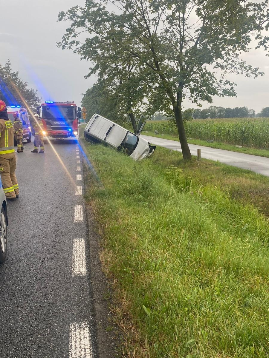 Zdjęcie w galerii na portalu naszraciborz.pl: Citroen, ford i volkswagen zderzyły się na Gliwickiej. Kierująca passatem trafiła do szpitala [FOTO] wiadomości z regionu