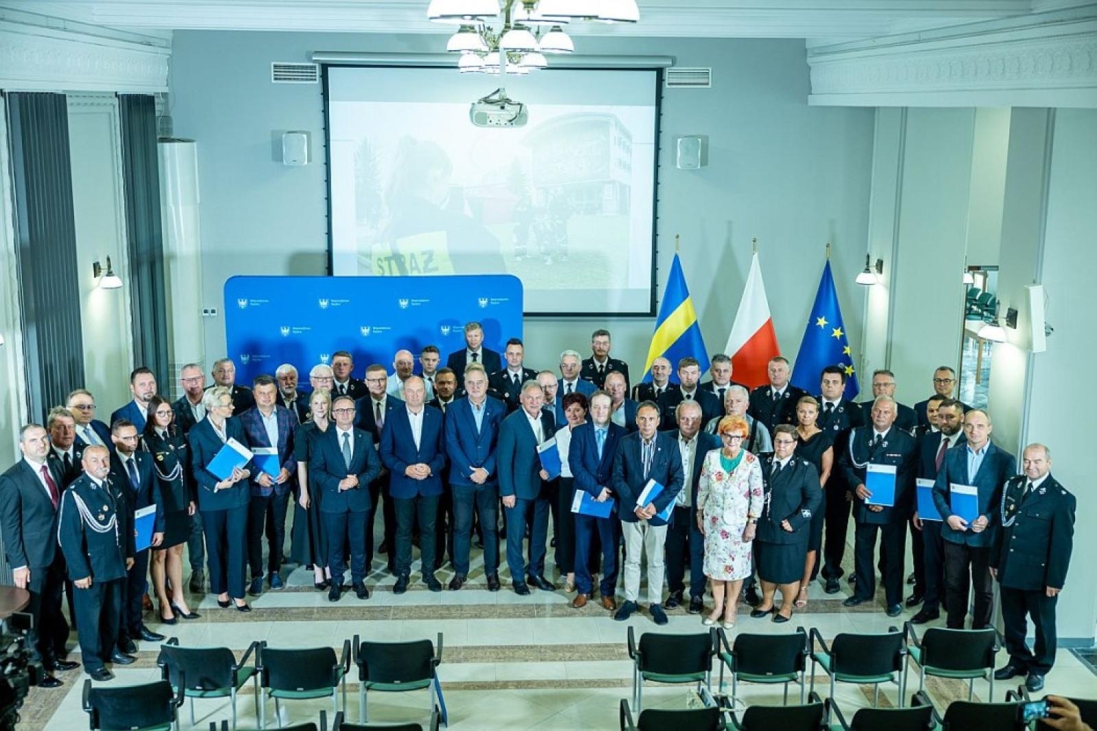 Zdjęcie w galerii na portalu naszraciborz.pl: OSP Żerdziny i Pogrzebień z dotacją wojewódzką wiadomości z regionu