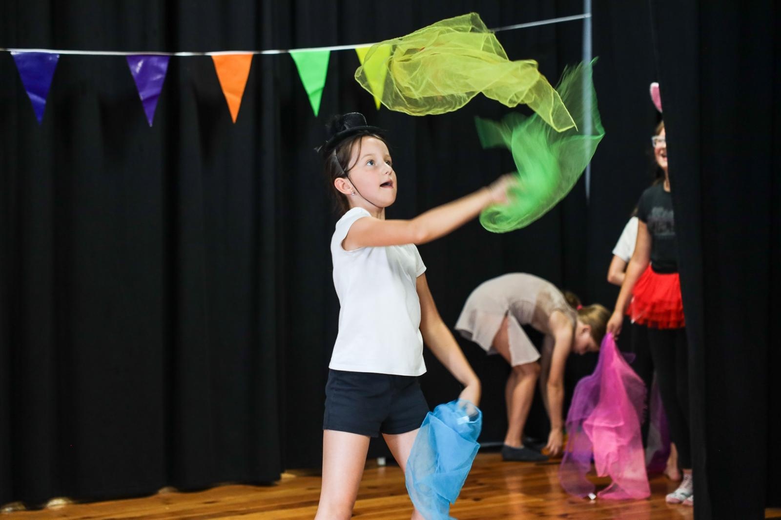 Zdjęcie w galerii na portalu naszraciborz.pl: Niemożliwe warsztaty CYRKOWE w Strzesze wiadomości z regionu