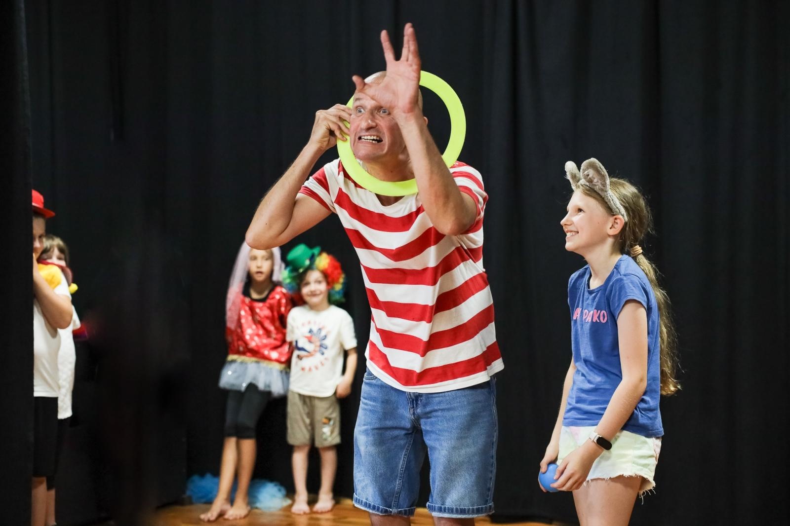 Zdjęcie w galerii na portalu naszraciborz.pl: Niemożliwe warsztaty CYRKOWE w Strzesze wiadomości z regionu