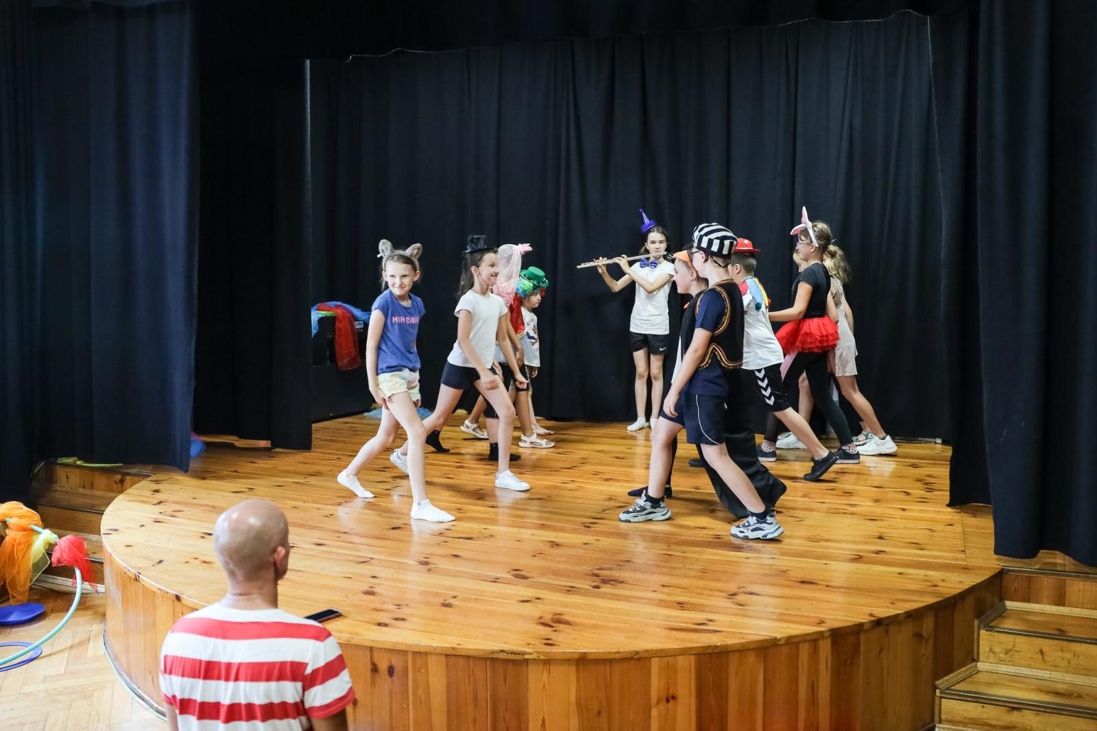 Zdjęcie w galerii na portalu naszraciborz.pl: Niemożliwe warsztaty CYRKOWE w Strzesze wiadomości z regionu