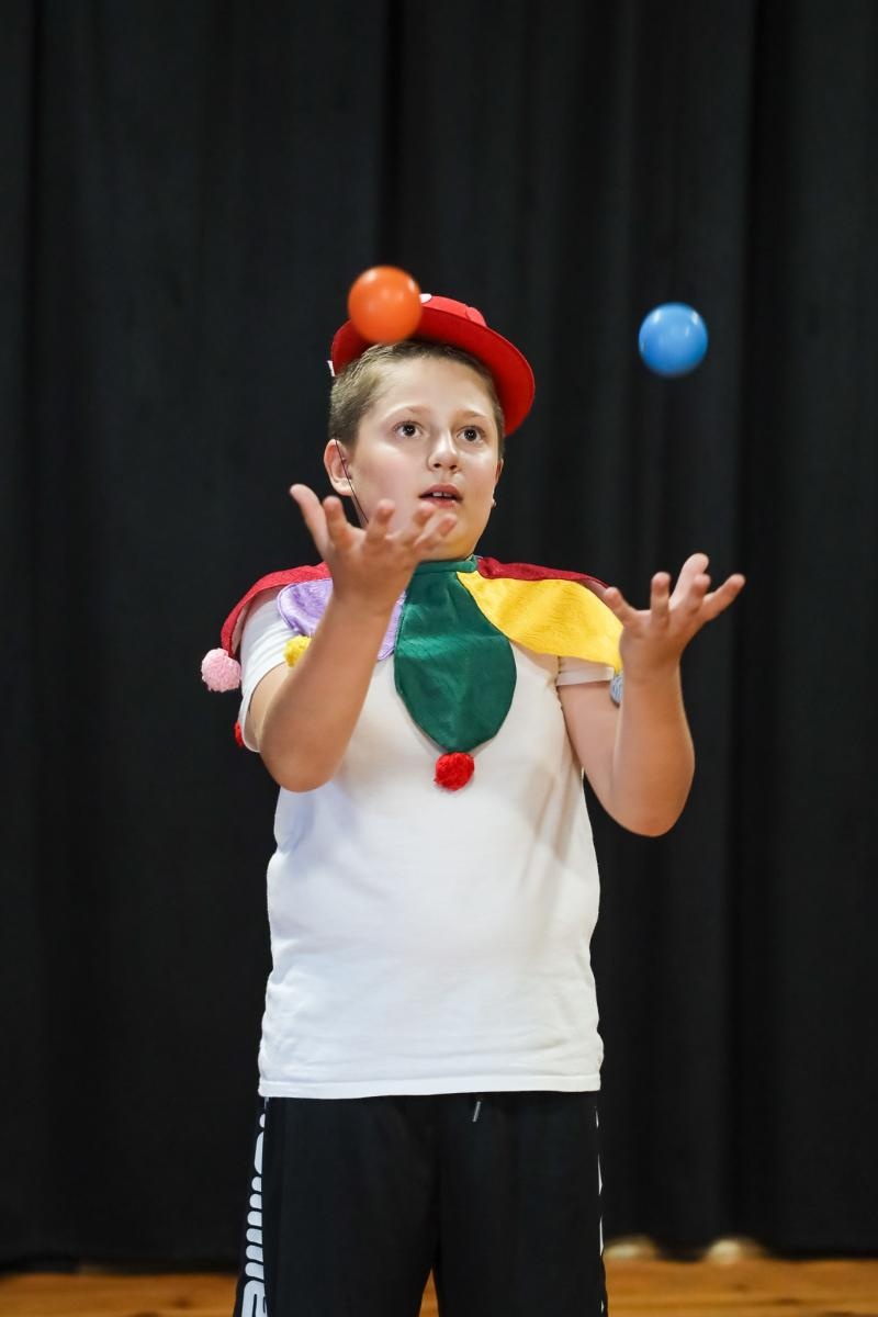 Zdjęcie w galerii na portalu naszraciborz.pl: Niemożliwe warsztaty CYRKOWE w Strzesze wiadomości z regionu