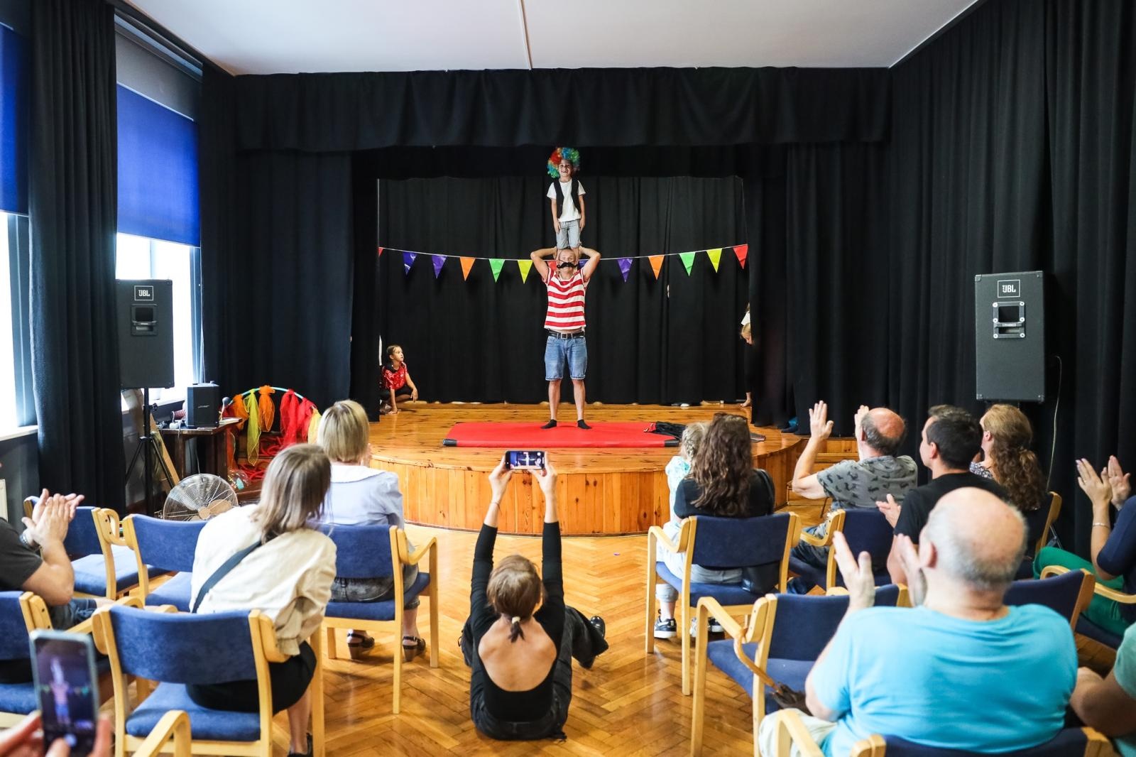 Zdjęcie w galerii na portalu naszraciborz.pl: Niemożliwe warsztaty CYRKOWE w Strzesze wiadomości z regionu