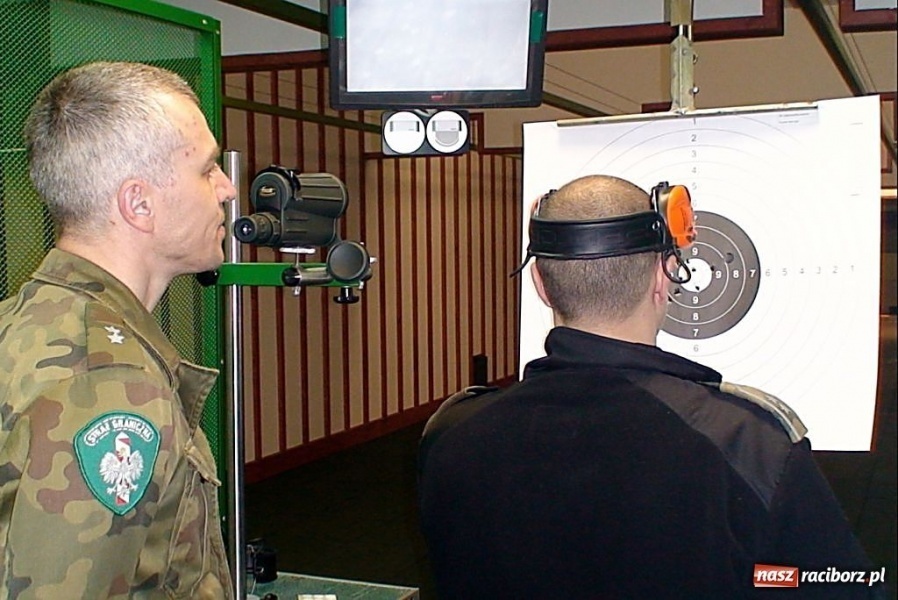 Zdjęcie w galerii na portalu naszraciborz.pl: Strzelanie na 20. urodziny wiadomości z regionu