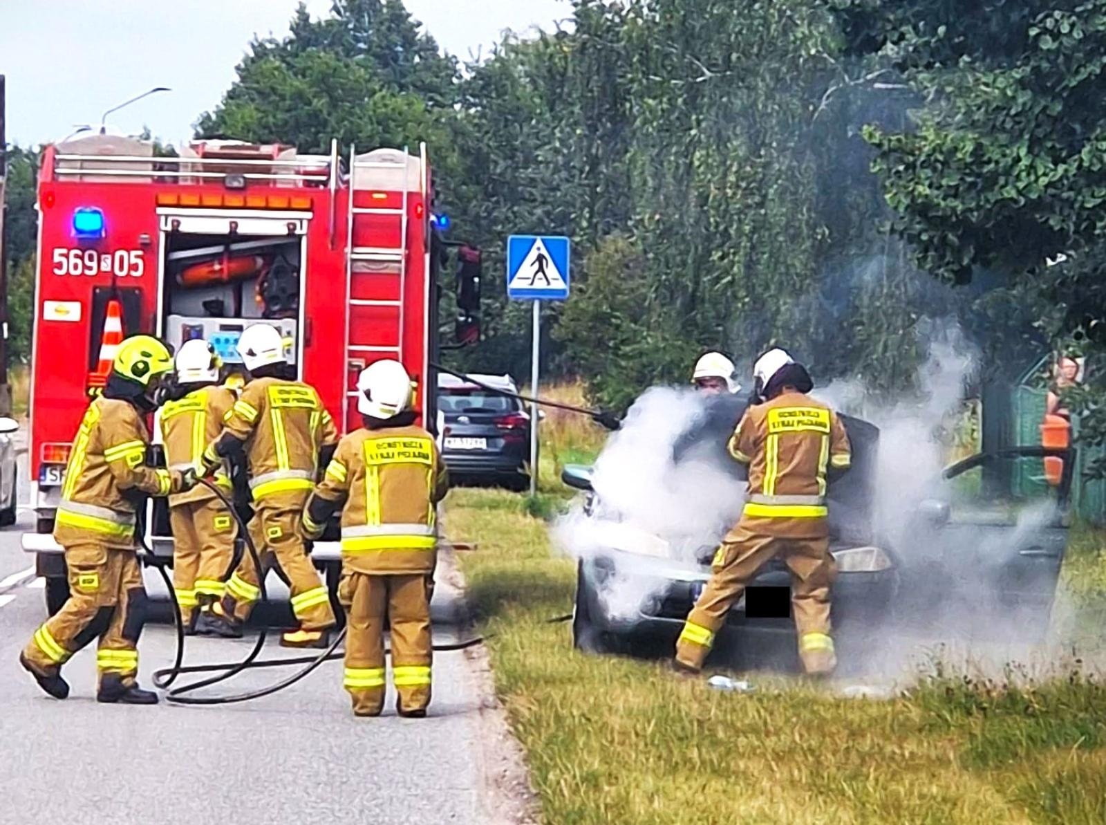 Zdjęcie w galerii na portalu naszraciborz.pl: Pożar samochodu w Siedliskach wiadomości z regionu