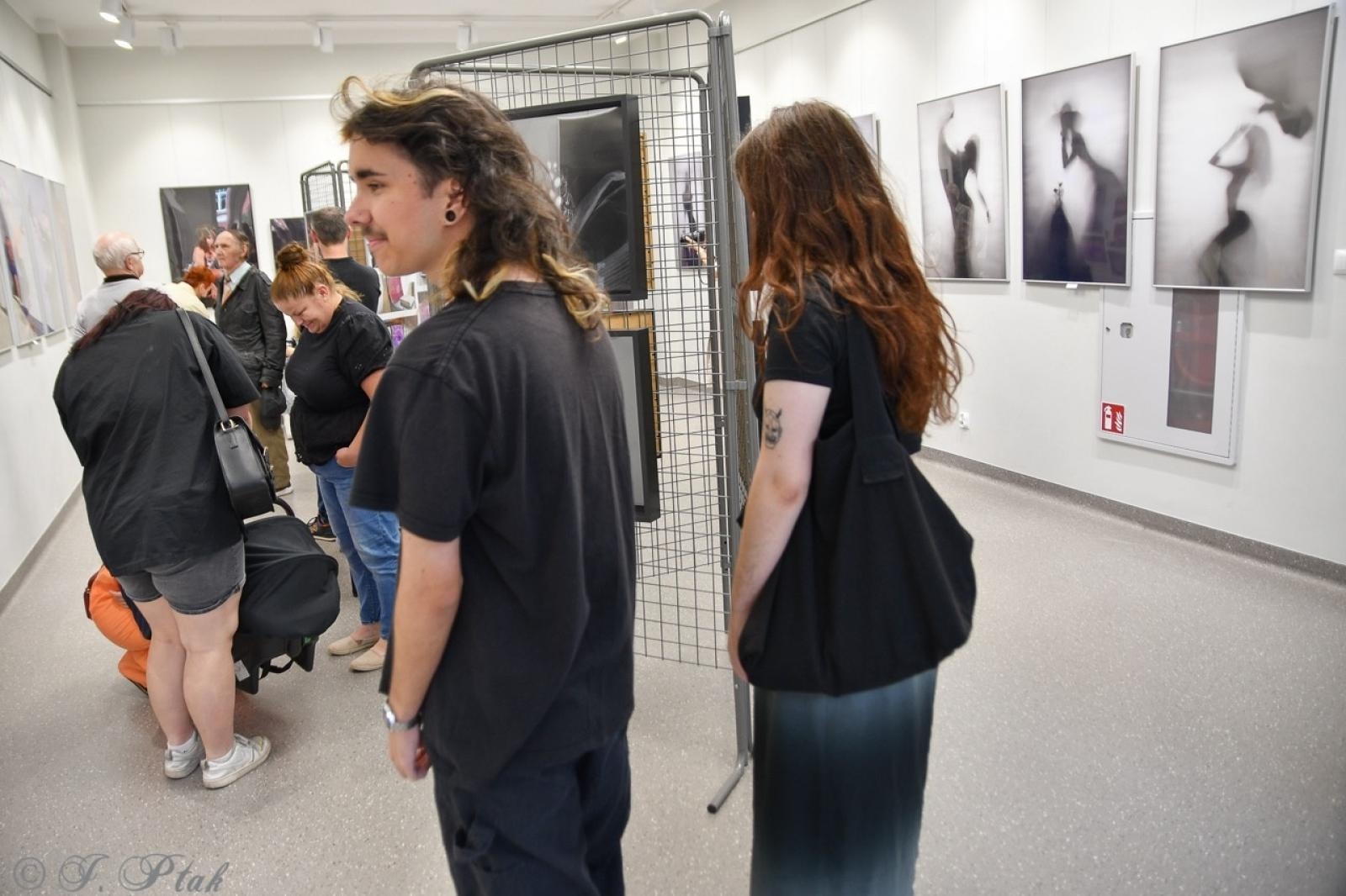 Zdjęcie w galerii na portalu naszraciborz.pl: Dyplomy 2024: fotografia artystyczna. Nowa wystawa w raciborskiej bibliotece wiadomości z regionu