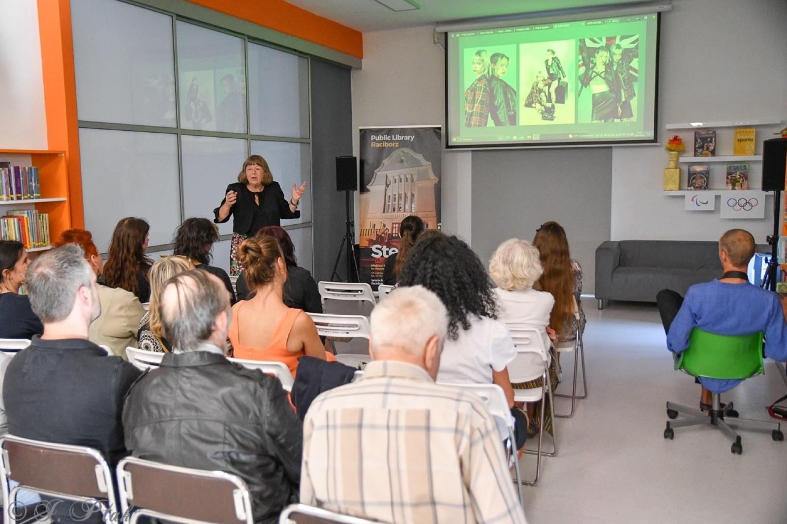 Zdjęcie w galerii na portalu naszraciborz.pl: Dyplomy 2024: fotografia artystyczna. Nowa wystawa w raciborskiej bibliotece wiadomości z regionu