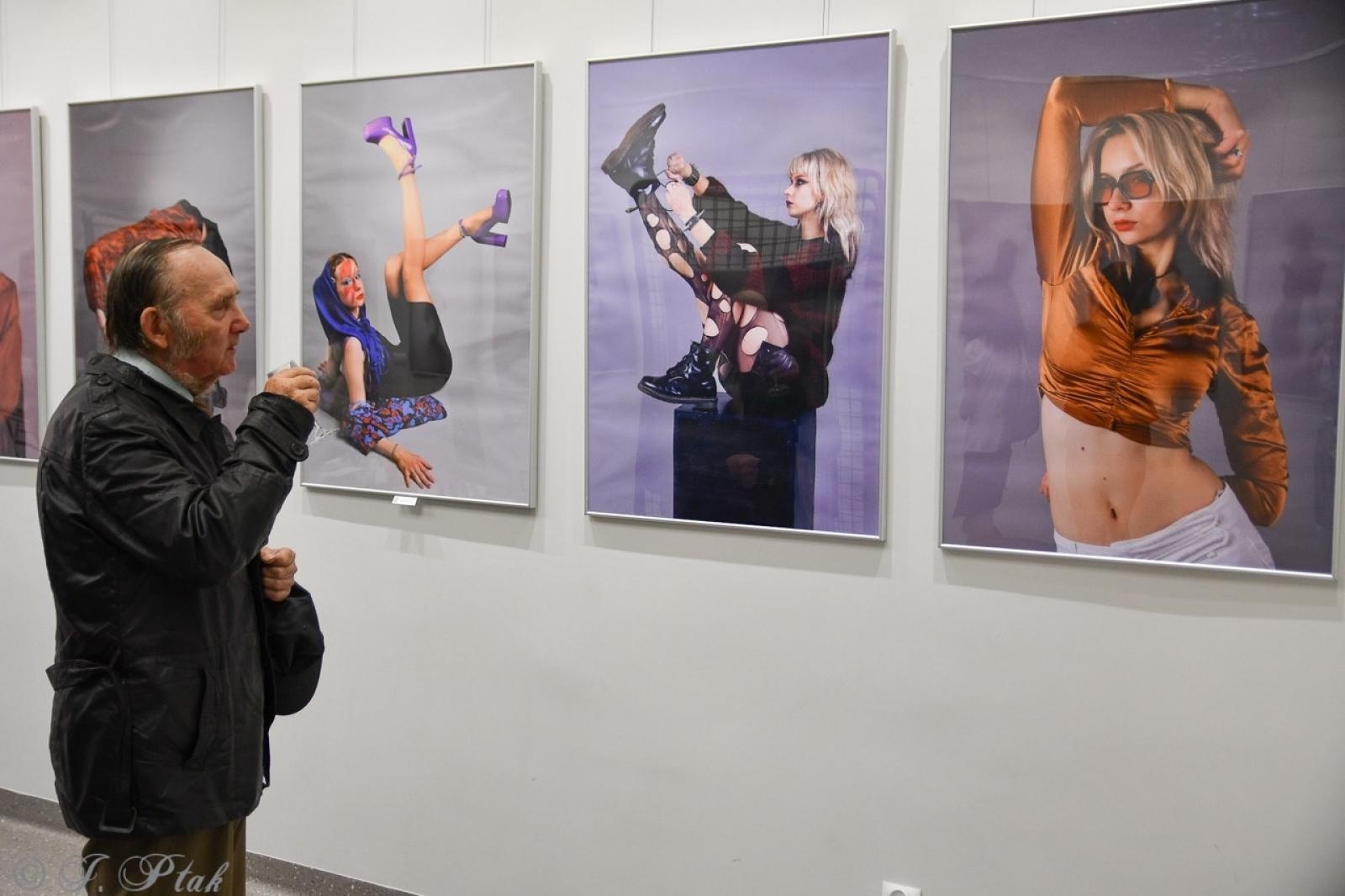 Zdjęcie w galerii na portalu naszraciborz.pl: Dyplomy 2024: fotografia artystyczna. Nowa wystawa w raciborskiej bibliotece wiadomości z regionu