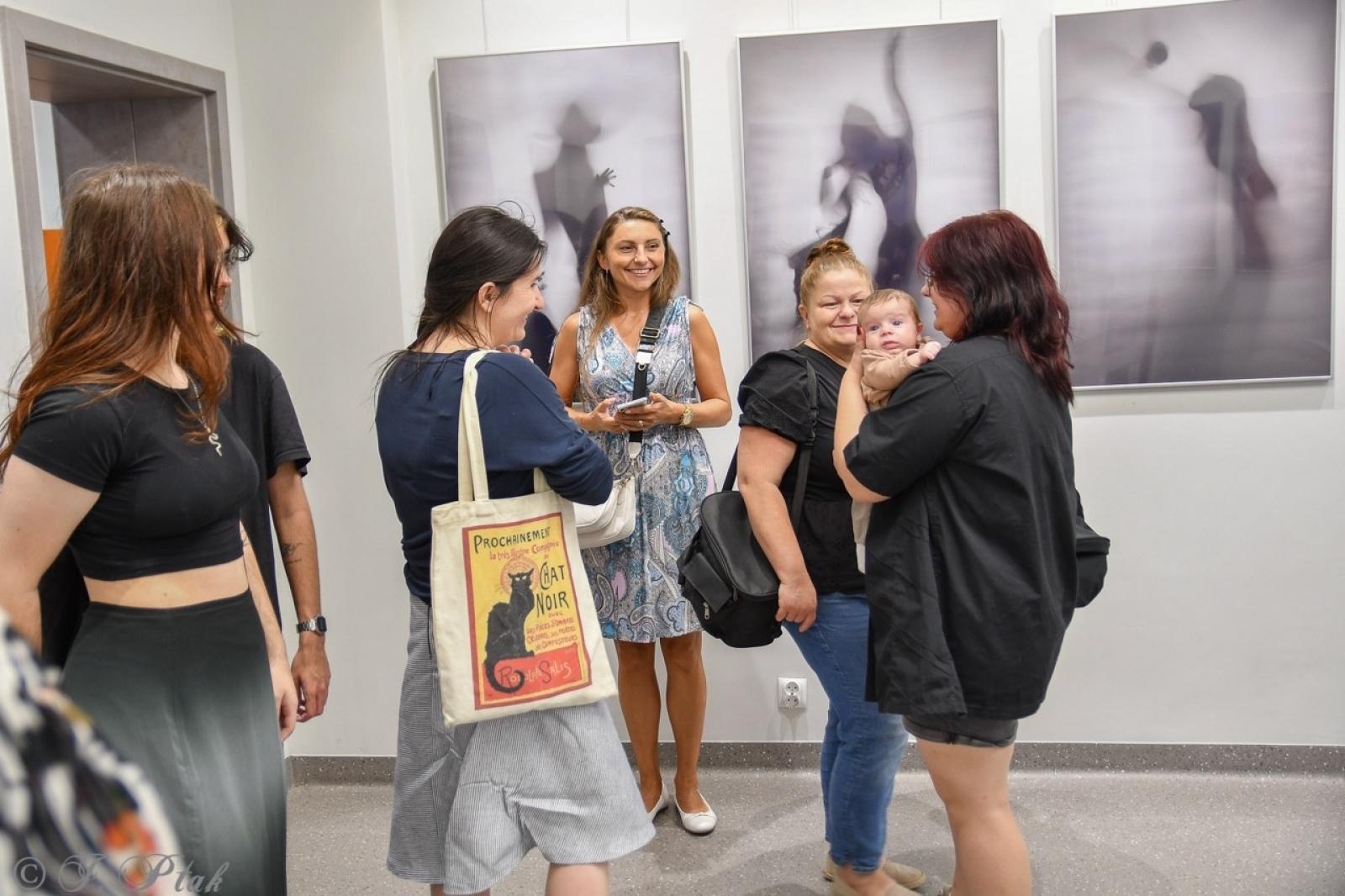 Zdjęcie w galerii na portalu naszraciborz.pl: Dyplomy 2024: fotografia artystyczna. Nowa wystawa w raciborskiej bibliotece wiadomości z regionu