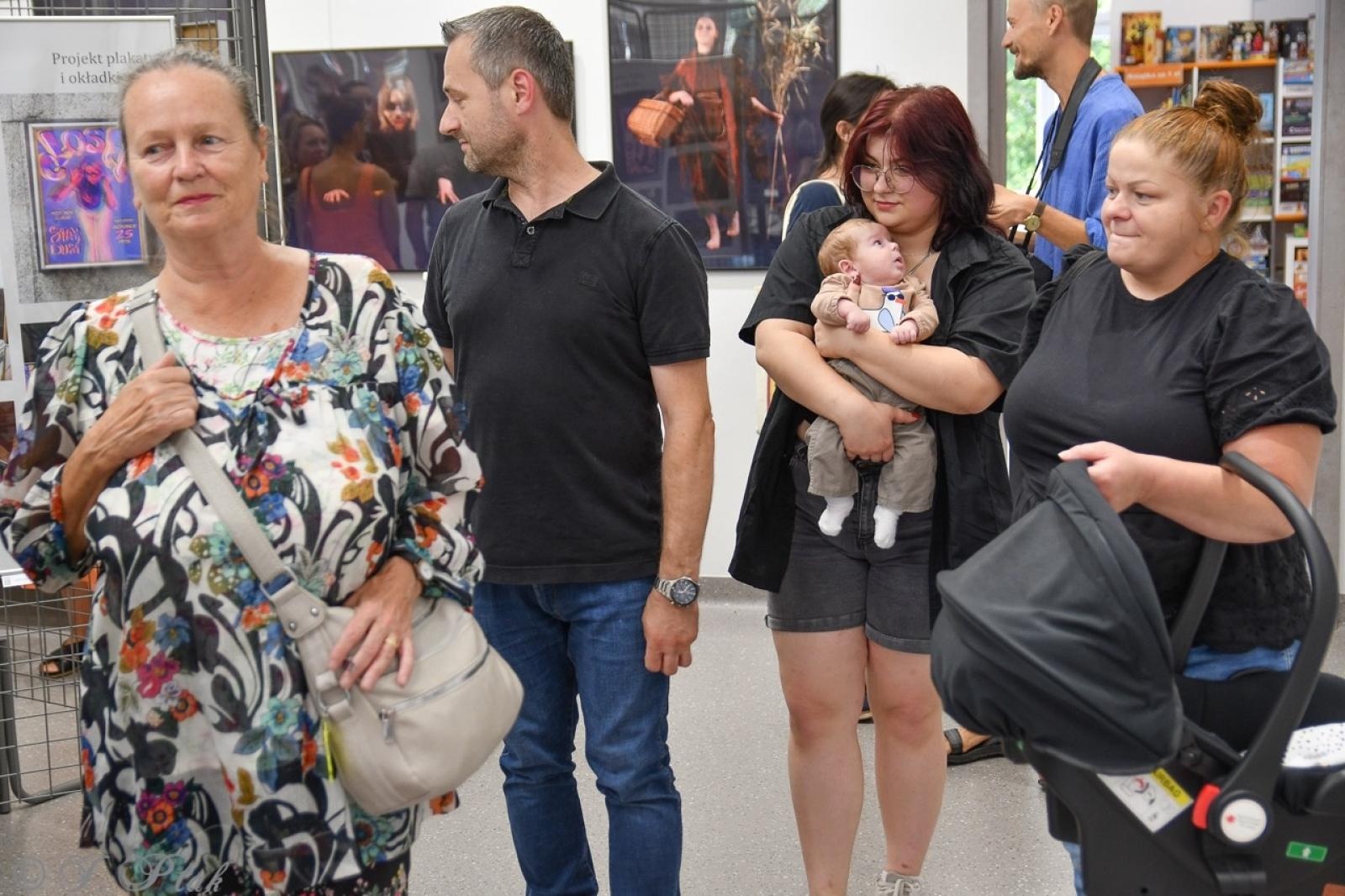 Zdjęcie w galerii na portalu naszraciborz.pl: Dyplomy 2024: fotografia artystyczna. Nowa wystawa w raciborskiej bibliotece wiadomości z regionu