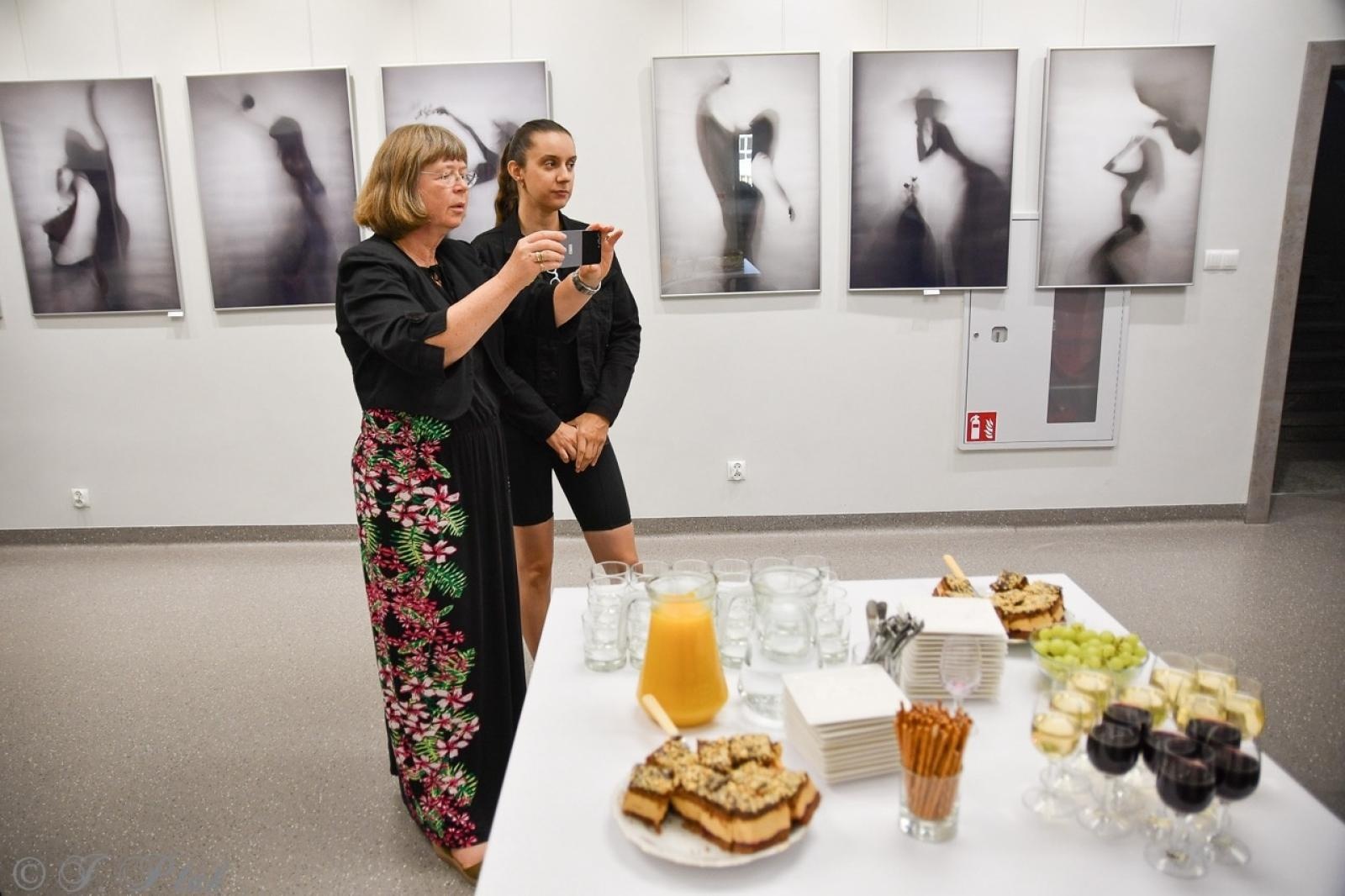 Zdjęcie w galerii na portalu naszraciborz.pl: Dyplomy 2024: fotografia artystyczna. Nowa wystawa w raciborskiej bibliotece wiadomości z regionu