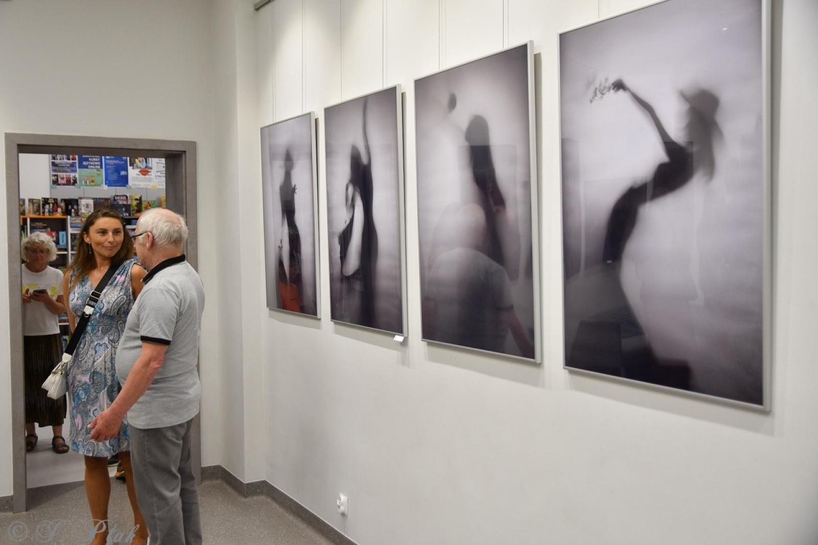 Zdjęcie w galerii na portalu naszraciborz.pl: Dyplomy 2024: fotografia artystyczna. Nowa wystawa w raciborskiej bibliotece wiadomości z regionu