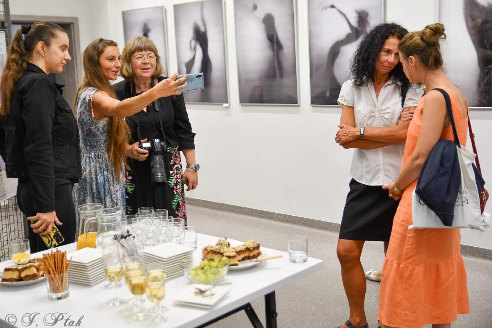 Zdjęcie w galerii na portalu naszraciborz.pl: Dyplomy 2024: fotografia artystyczna. Nowa wystawa w raciborskiej bibliotece wiadomości z regionu