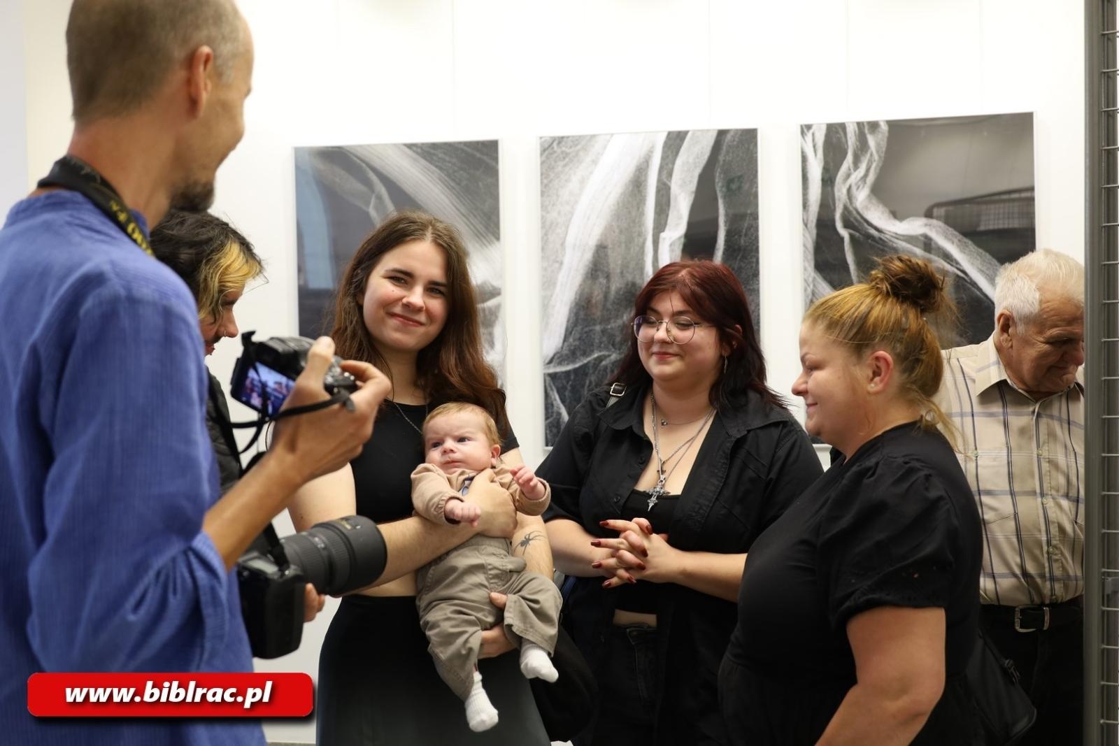 Zdjęcie w galerii na portalu naszraciborz.pl: Dyplomy 2024: fotografia artystyczna. Nowa wystawa w raciborskiej bibliotece wiadomości z regionu