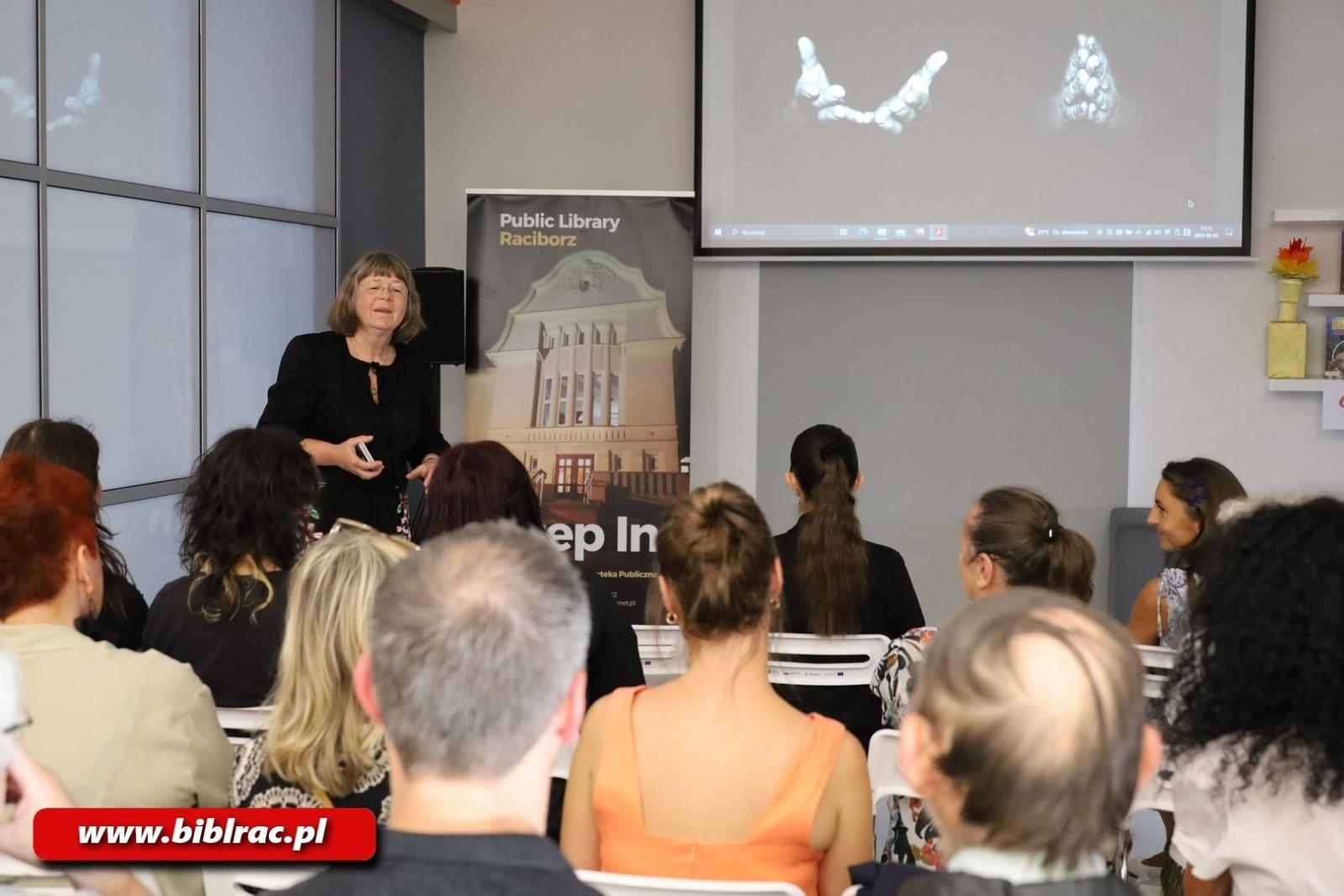 Zdjęcie w galerii na portalu naszraciborz.pl: Dyplomy 2024: fotografia artystyczna. Nowa wystawa w raciborskiej bibliotece wiadomości z regionu