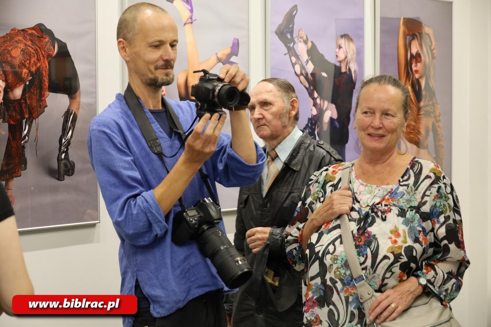 Zdjęcie w galerii na portalu naszraciborz.pl: Dyplomy 2024: fotografia artystyczna. Nowa wystawa w raciborskiej bibliotece wiadomości z regionu