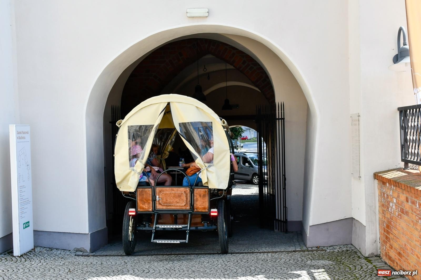 Zdjęcie w galerii na portalu naszraciborz.pl: Zamkowe wakacje w siodle z coraz wyższą frekwencją wiadomości z regionu