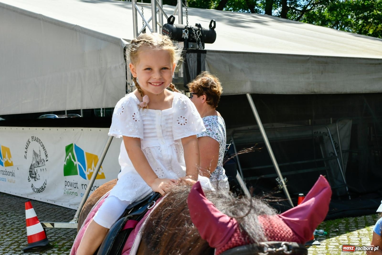 Zdjęcie w galerii na portalu naszraciborz.pl: Zamkowe wakacje w siodle z coraz wyższą frekwencją wiadomości z regionu