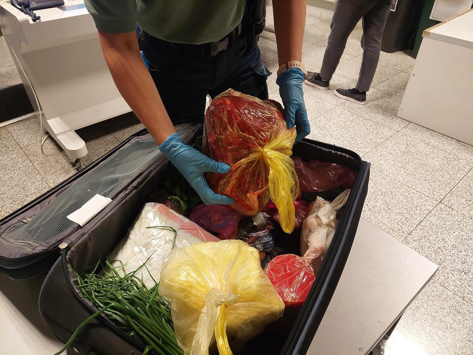 Zdjęcie w galerii na portalu naszraciborz.pl: Śląska KAS rekwiruje żywność i wypisuje wysokie mandaty wiadomości z regionu