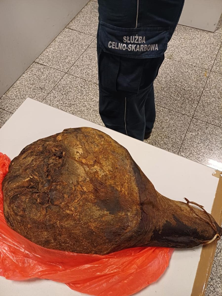 Zdjęcie w galerii na portalu naszraciborz.pl: Śląska KAS rekwiruje żywność i wypisuje wysokie mandaty wiadomości z regionu