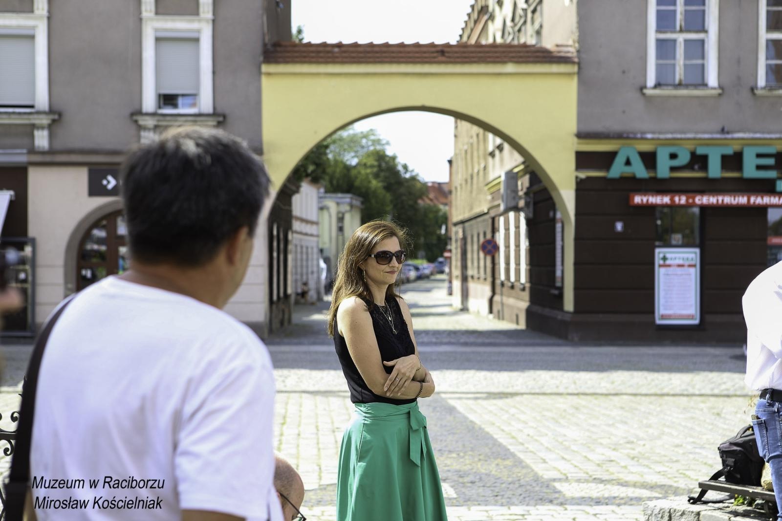 Zdjęcie w galerii na portalu naszraciborz.pl: Zapomniany cmentarz - wystawa plenerowa na Rynku wiadomości z regionu