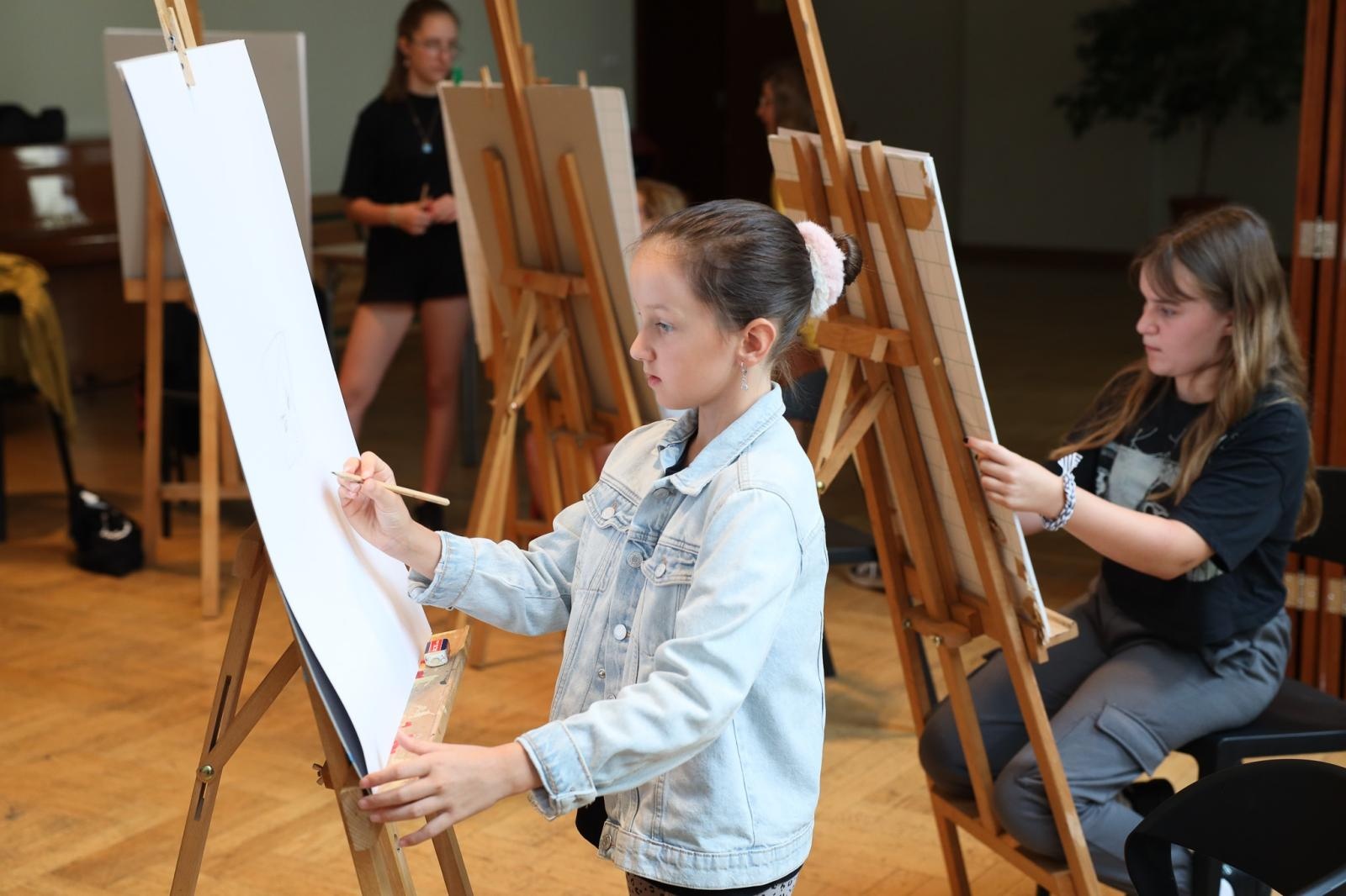 Zdjęcie w galerii na portalu naszraciborz.pl: Letnia pracownia malarstwa w RCK wiadomości z regionu