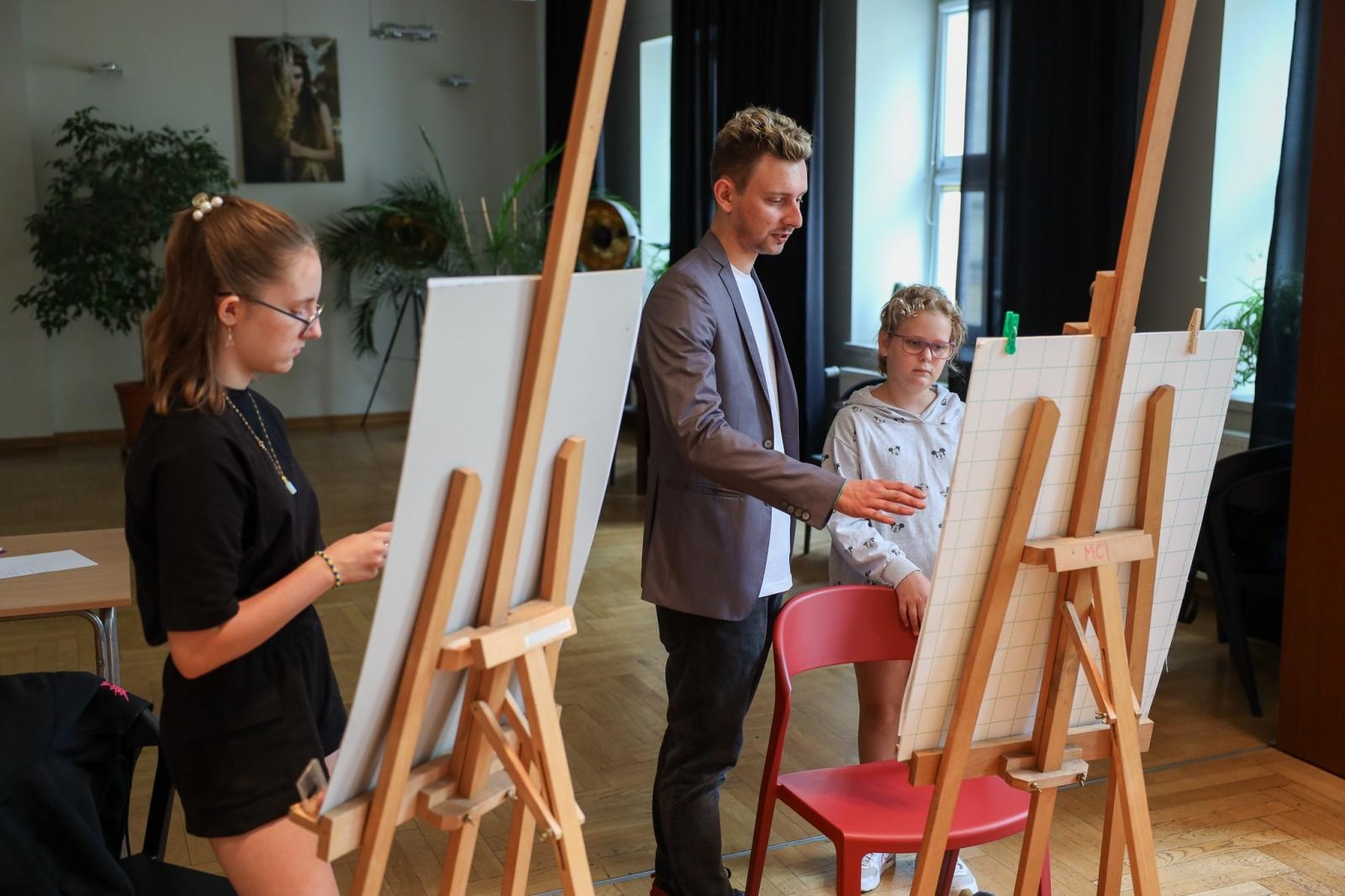 Zdjęcie w galerii na portalu naszraciborz.pl: Letnia pracownia malarstwa w RCK wiadomości z regionu