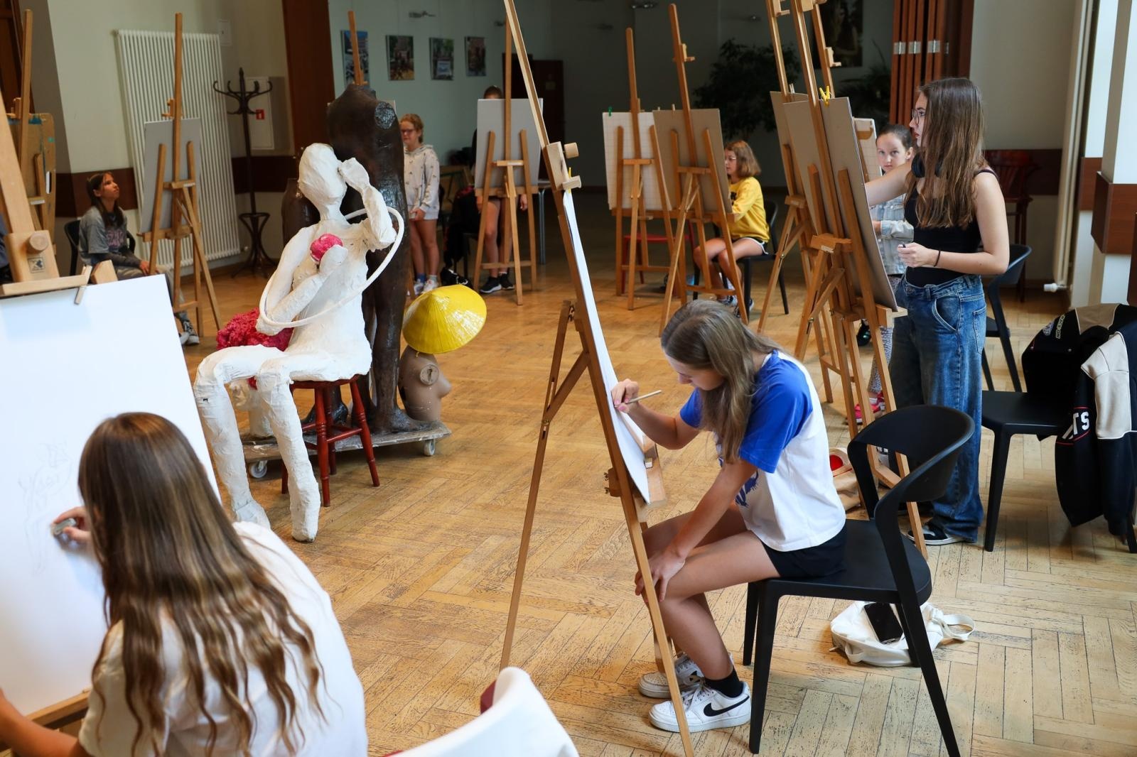 Zdjęcie w galerii na portalu naszraciborz.pl: Letnia pracownia malarstwa w RCK wiadomości z regionu