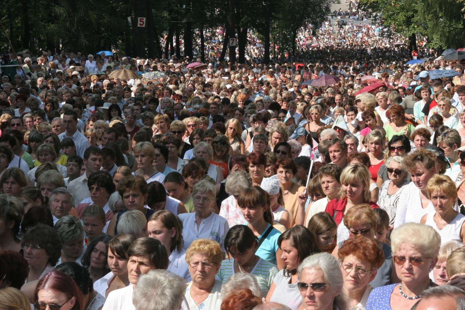 Zdjęcie w galerii na portalu naszraciborz.pl: Pielgrzymka kobiet i dziewcząt do Piekar Śląskich wiadomości z regionu