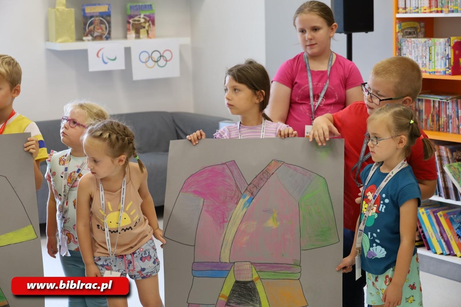 Zdjęcie w galerii na portalu naszraciborz.pl: Raciborska biblioteka kibicuje polskim siatkarzom wiadomości z regionu