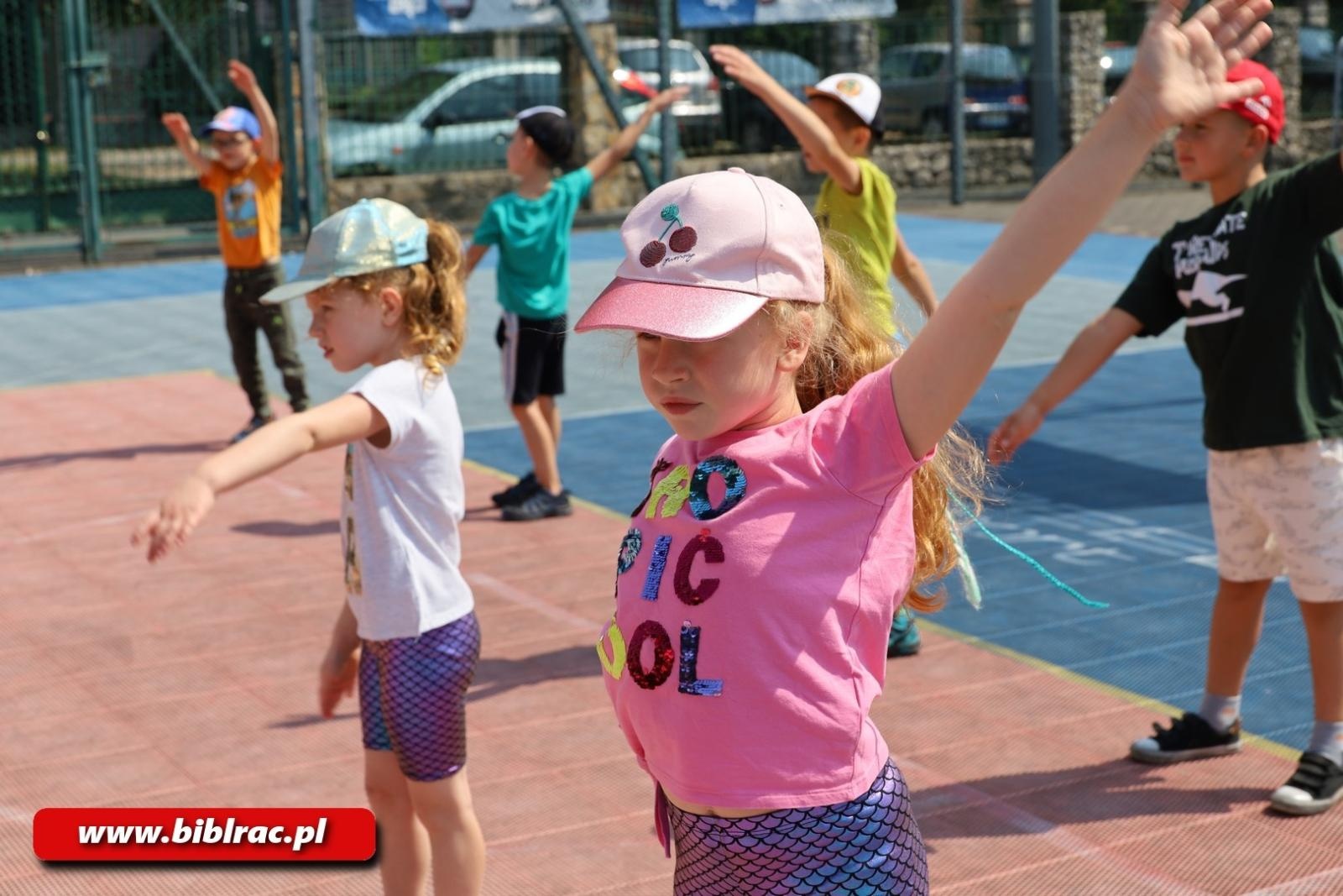 Zdjęcie w galerii na portalu naszraciborz.pl: Raciborska biblioteka kibicuje polskim siatkarzom wiadomości z regionu