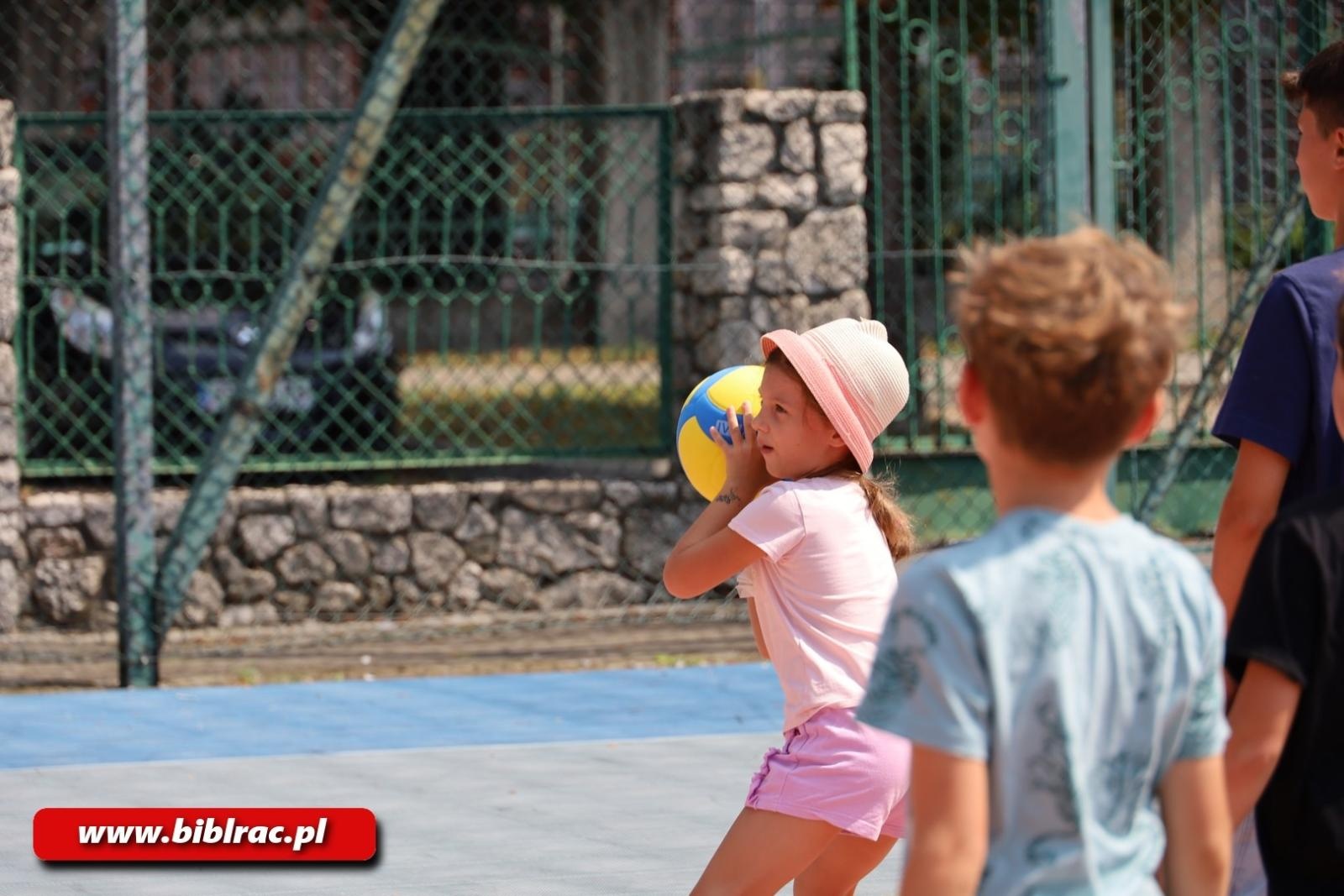 Zdjęcie w galerii na portalu naszraciborz.pl: Raciborska biblioteka kibicuje polskim siatkarzom wiadomości z regionu
