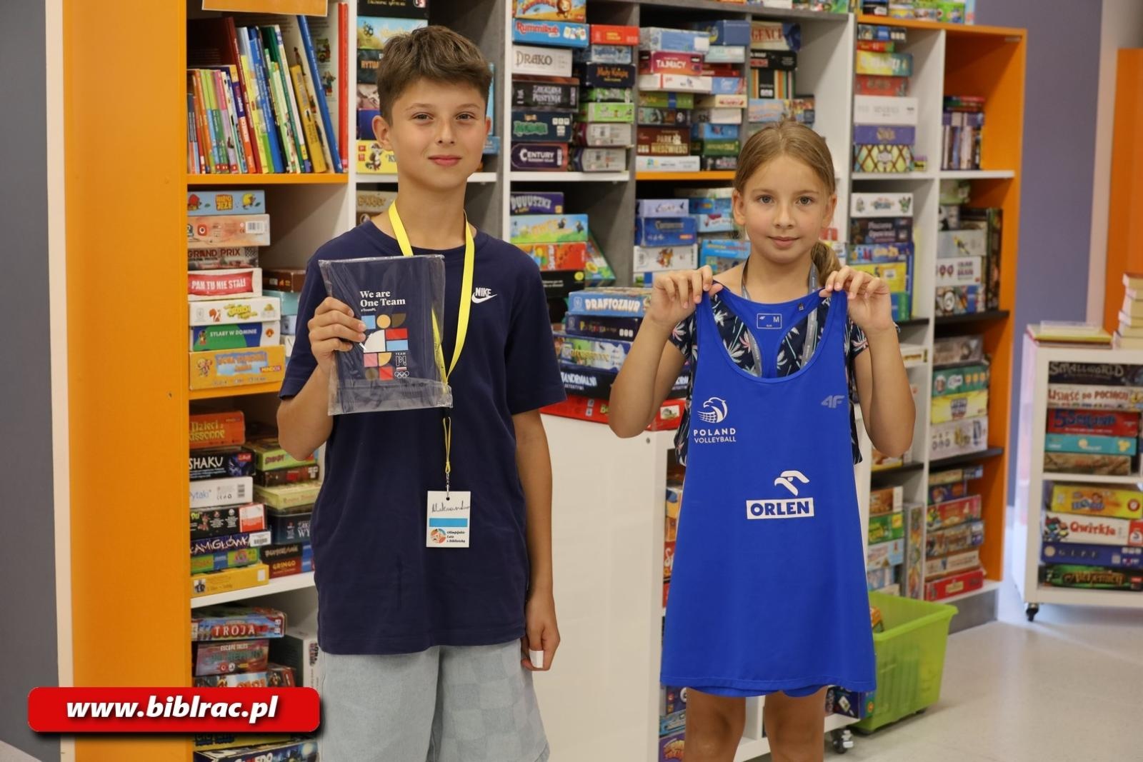 Zdjęcie w galerii na portalu naszraciborz.pl: Raciborska biblioteka kibicuje polskim siatkarzom wiadomości z regionu