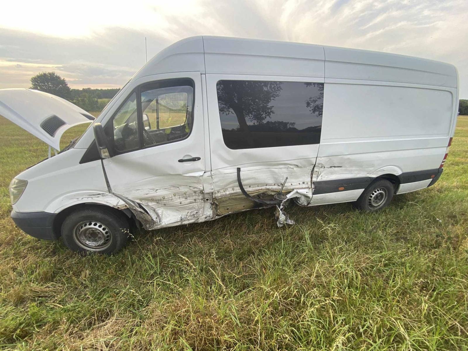 Zdjęcie w galerii na portalu naszraciborz.pl: Mercedes i BMW zderzyły się na trasie Racibórz-Babice wiadomości z regionu