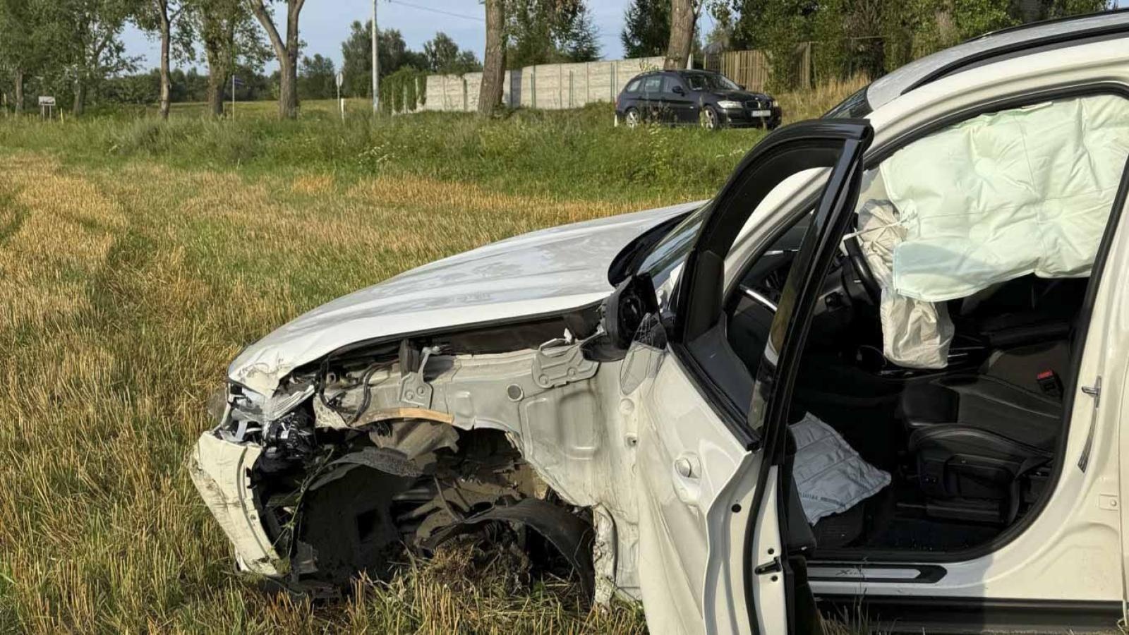Zdjęcie w galerii na portalu naszraciborz.pl: Mercedes i BMW zderzyły się na trasie Racibórz-Babice wiadomości z regionu