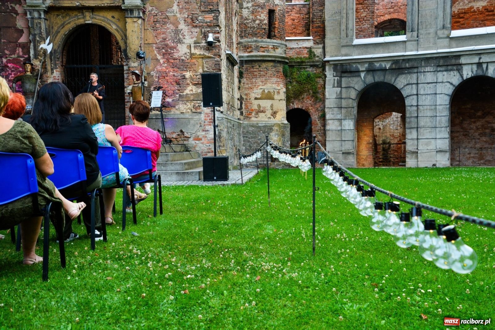 Zdjęcie w galerii na portalu naszraciborz.pl: Artystyczno-muzyczny wieczór w Tworkowie wiadomości z regionu