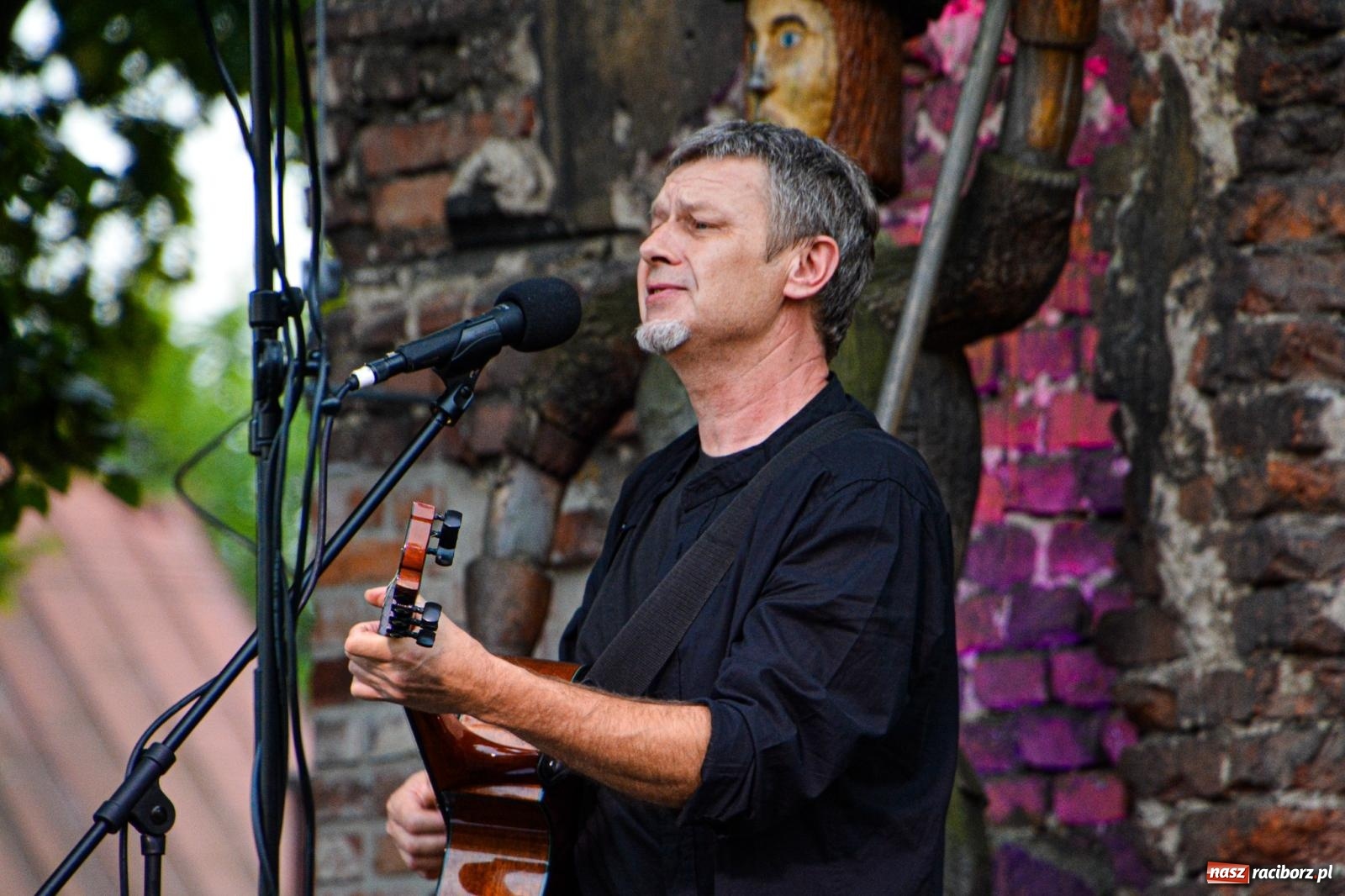 Zdjęcie w galerii na portalu naszraciborz.pl: Artystyczno-muzyczny wieczór w Tworkowie wiadomości z regionu