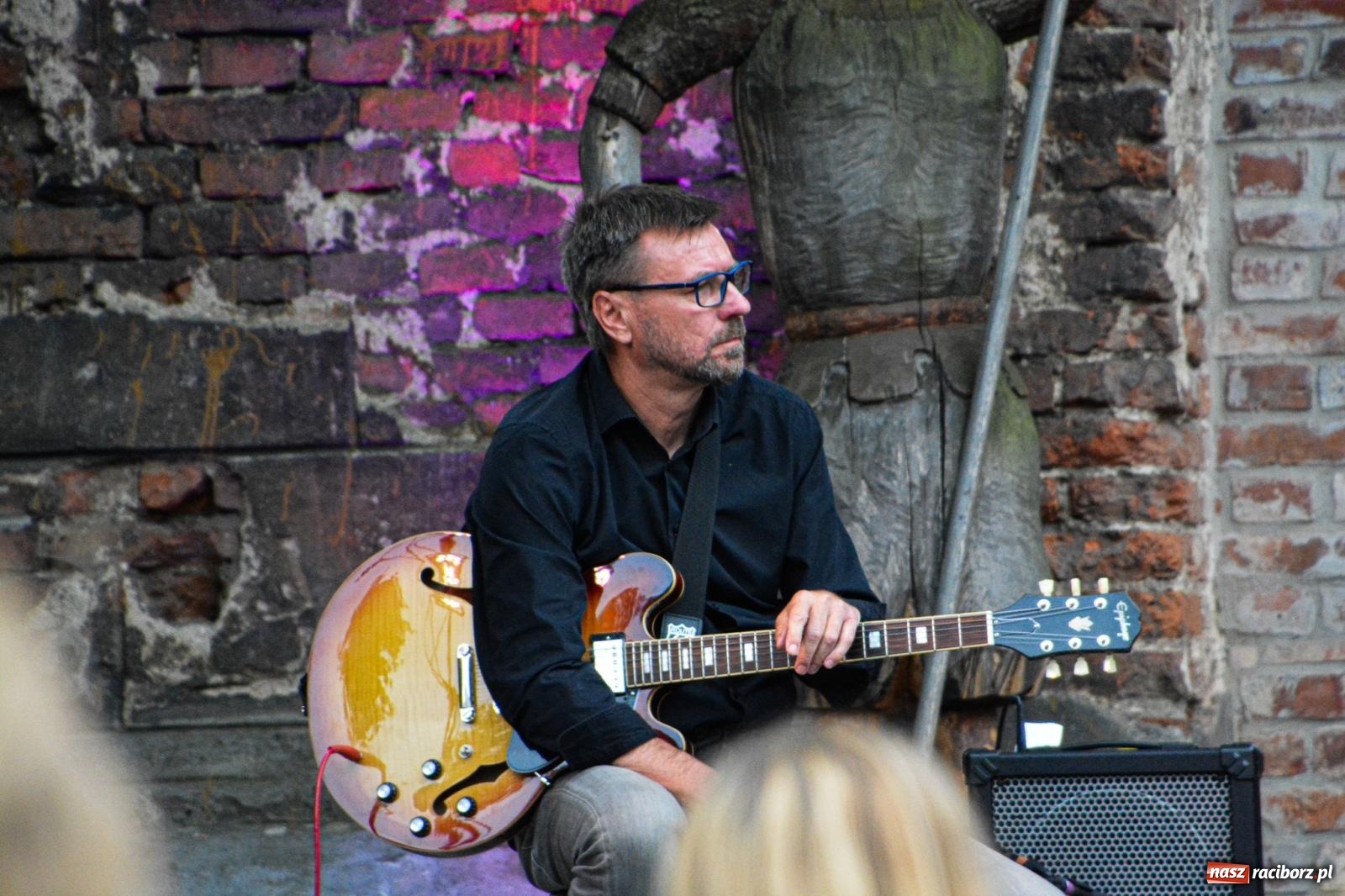 Zdjęcie w galerii na portalu naszraciborz.pl: Artystyczno-muzyczny wieczór w Tworkowie wiadomości z regionu