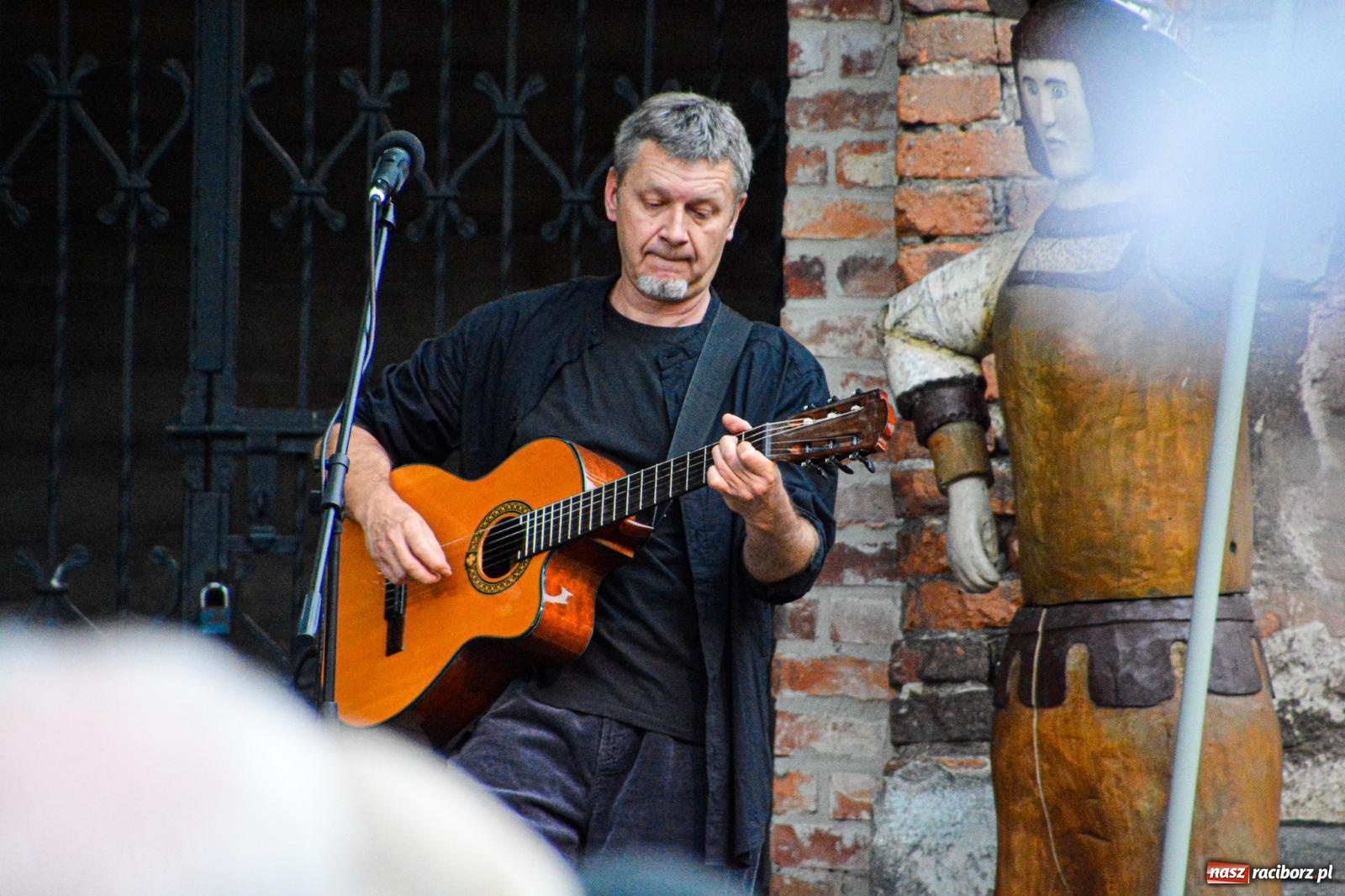 Zdjęcie w galerii na portalu naszraciborz.pl: Artystyczno-muzyczny wieczór w Tworkowie wiadomości z regionu