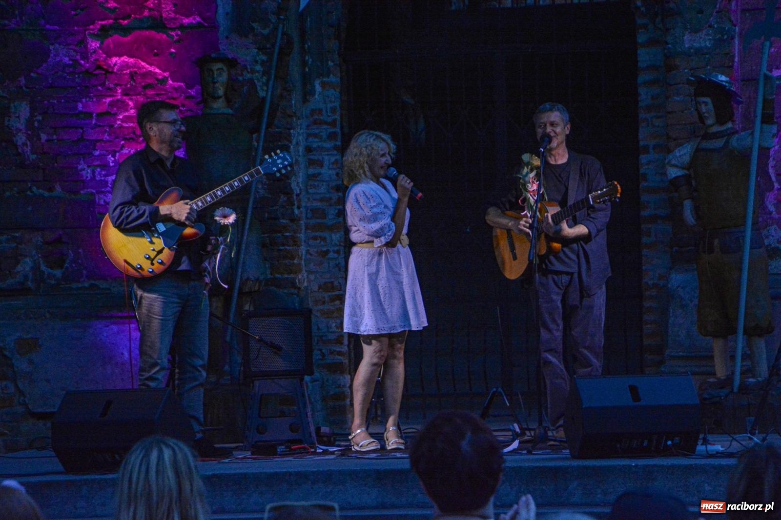 Zdjęcie w galerii na portalu naszraciborz.pl: Artystyczno-muzyczny wieczór w Tworkowie wiadomości z regionu