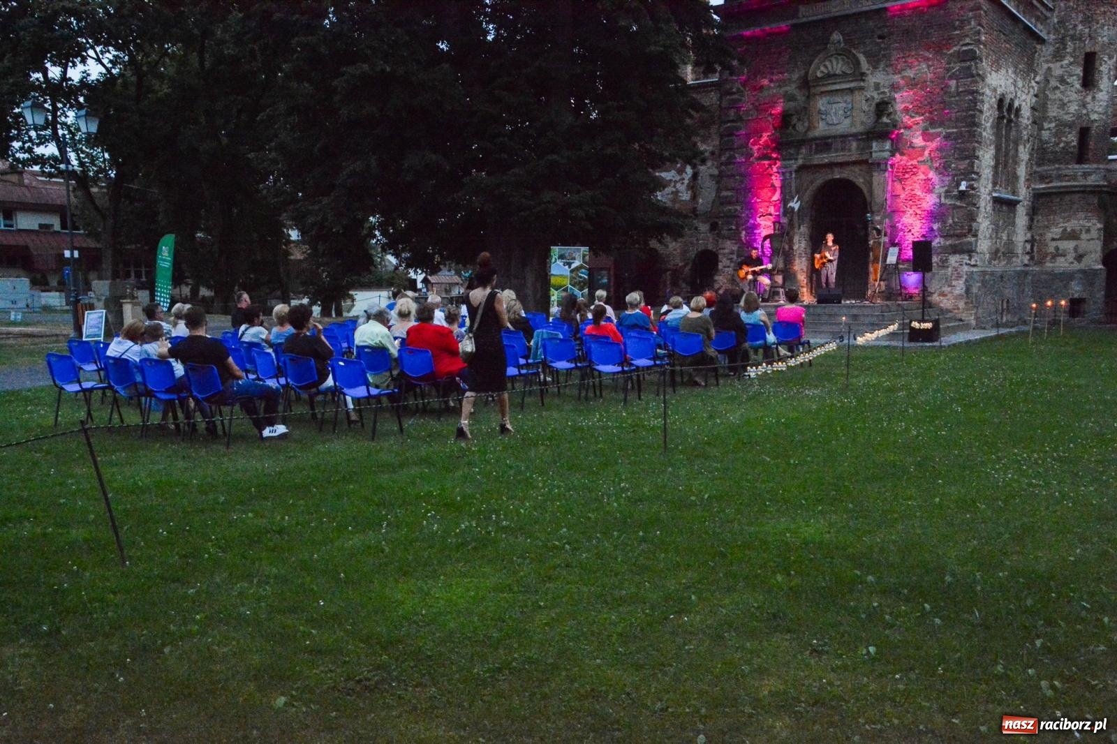 Zdjęcie w galerii na portalu naszraciborz.pl: Artystyczno-muzyczny wieczór w Tworkowie wiadomości z regionu