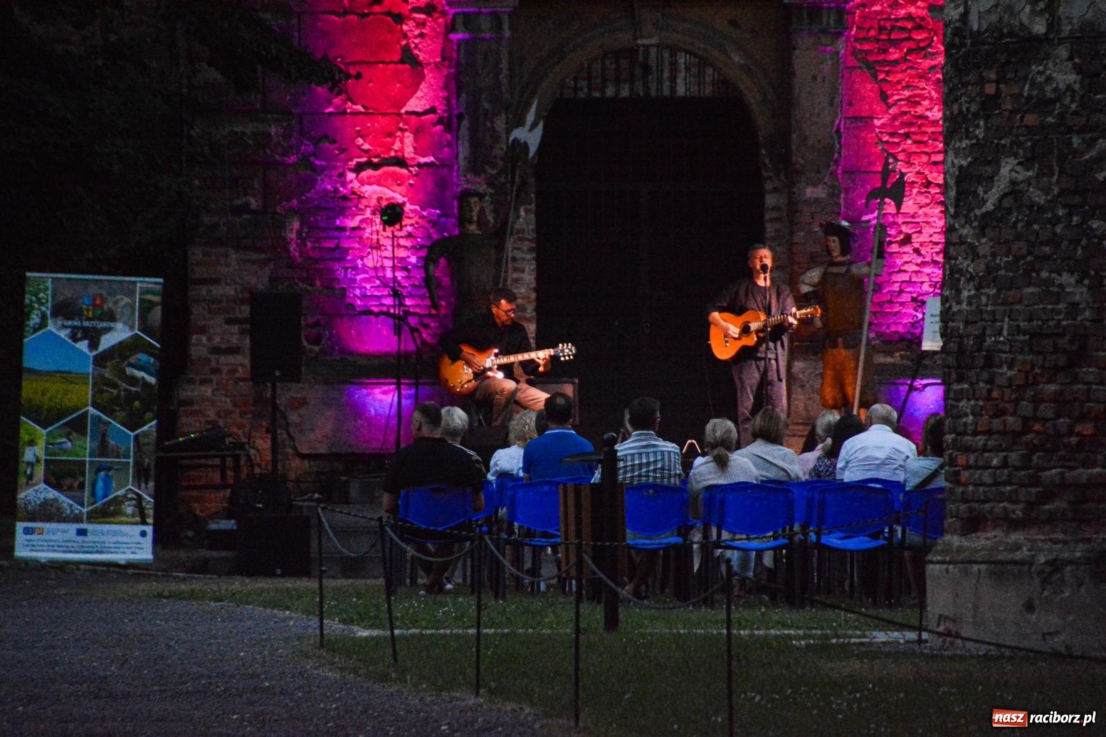Zdjęcie w galerii na portalu naszraciborz.pl: Artystyczno-muzyczny wieczór w Tworkowie wiadomości z regionu