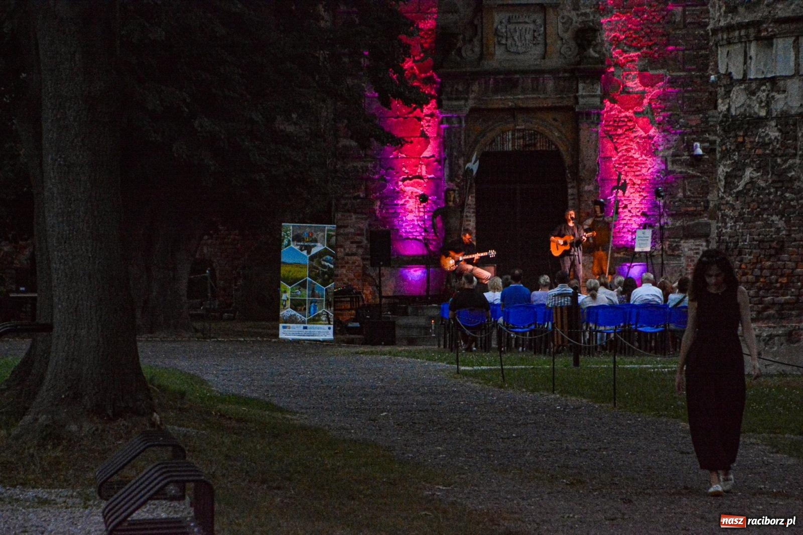 Zdjęcie w galerii na portalu naszraciborz.pl: Artystyczno-muzyczny wieczór w Tworkowie wiadomości z regionu
