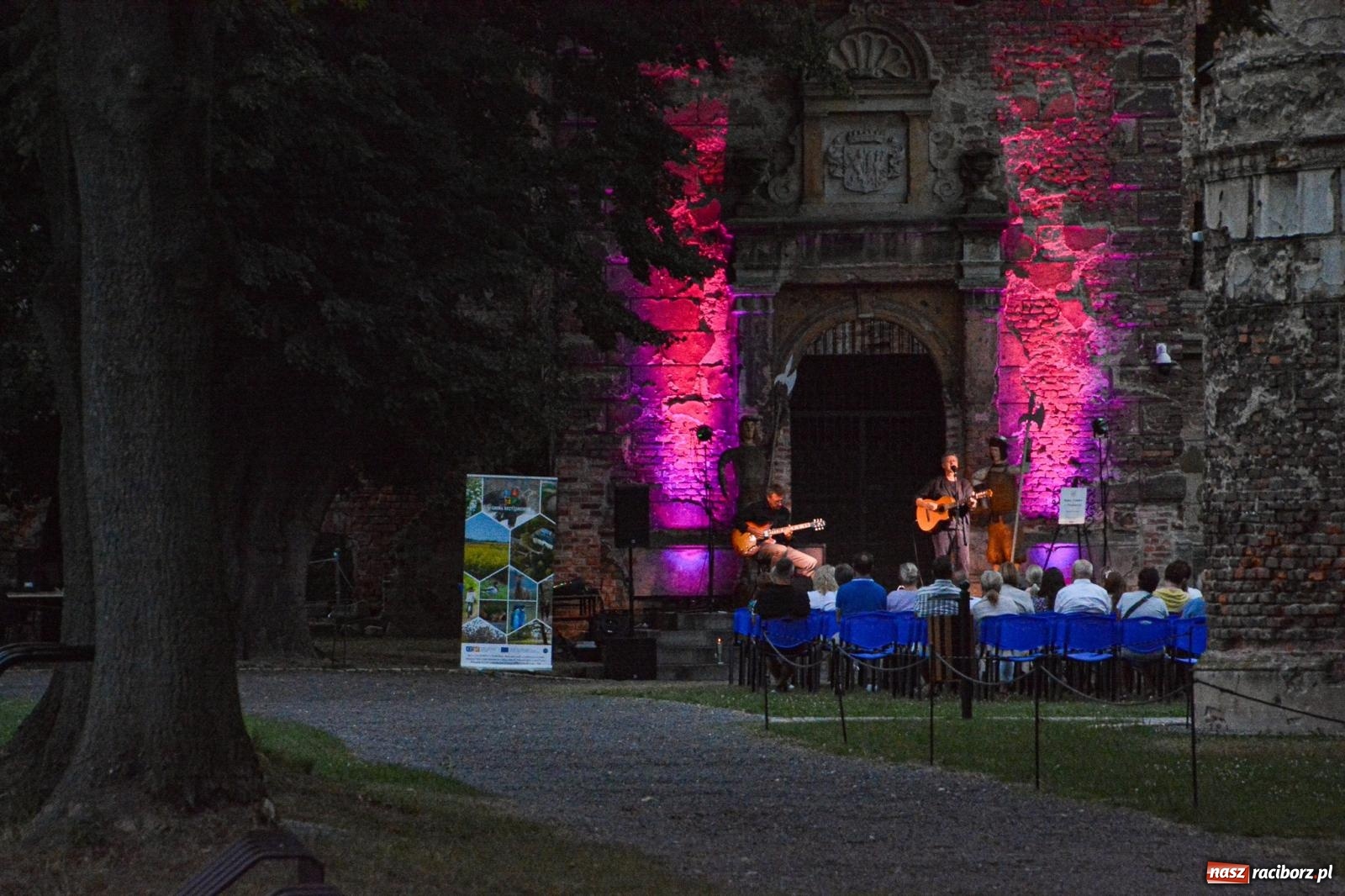 Zdjęcie w galerii na portalu naszraciborz.pl: Artystyczno-muzyczny wieczór w Tworkowie wiadomości z regionu