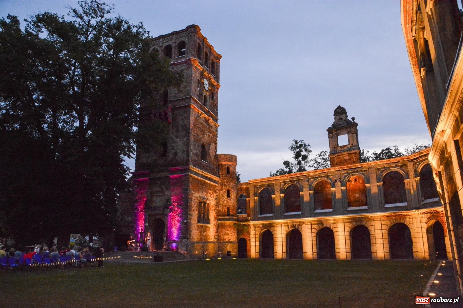 Zdjęcie w galerii na portalu naszraciborz.pl: Artystyczno-muzyczny wieczór w Tworkowie wiadomości z regionu