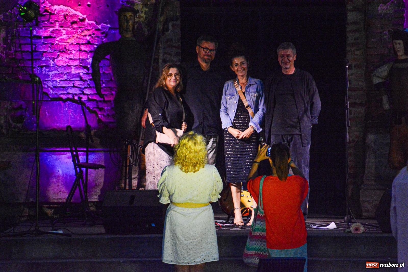 Zdjęcie w galerii na portalu naszraciborz.pl: Artystyczno-muzyczny wieczór w Tworkowie wiadomości z regionu