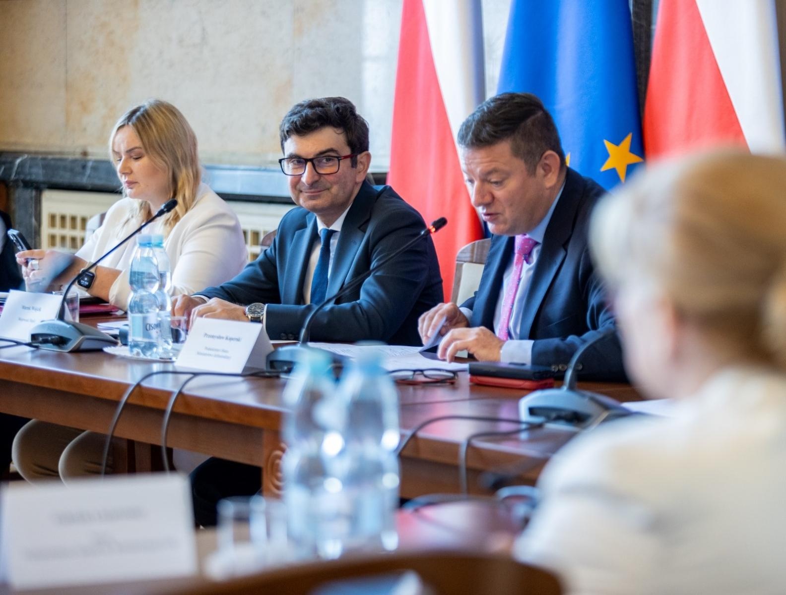 Zdjęcie w galerii na portalu naszraciborz.pl: W Śląskim Urzędzie Wojewódzkim mówiono o rzece Odrze wiadomości z regionu